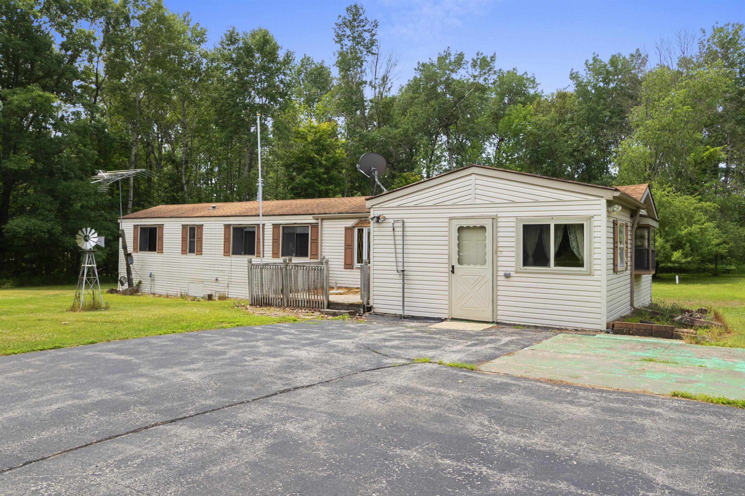 N8771 PINES Road property preview photograph