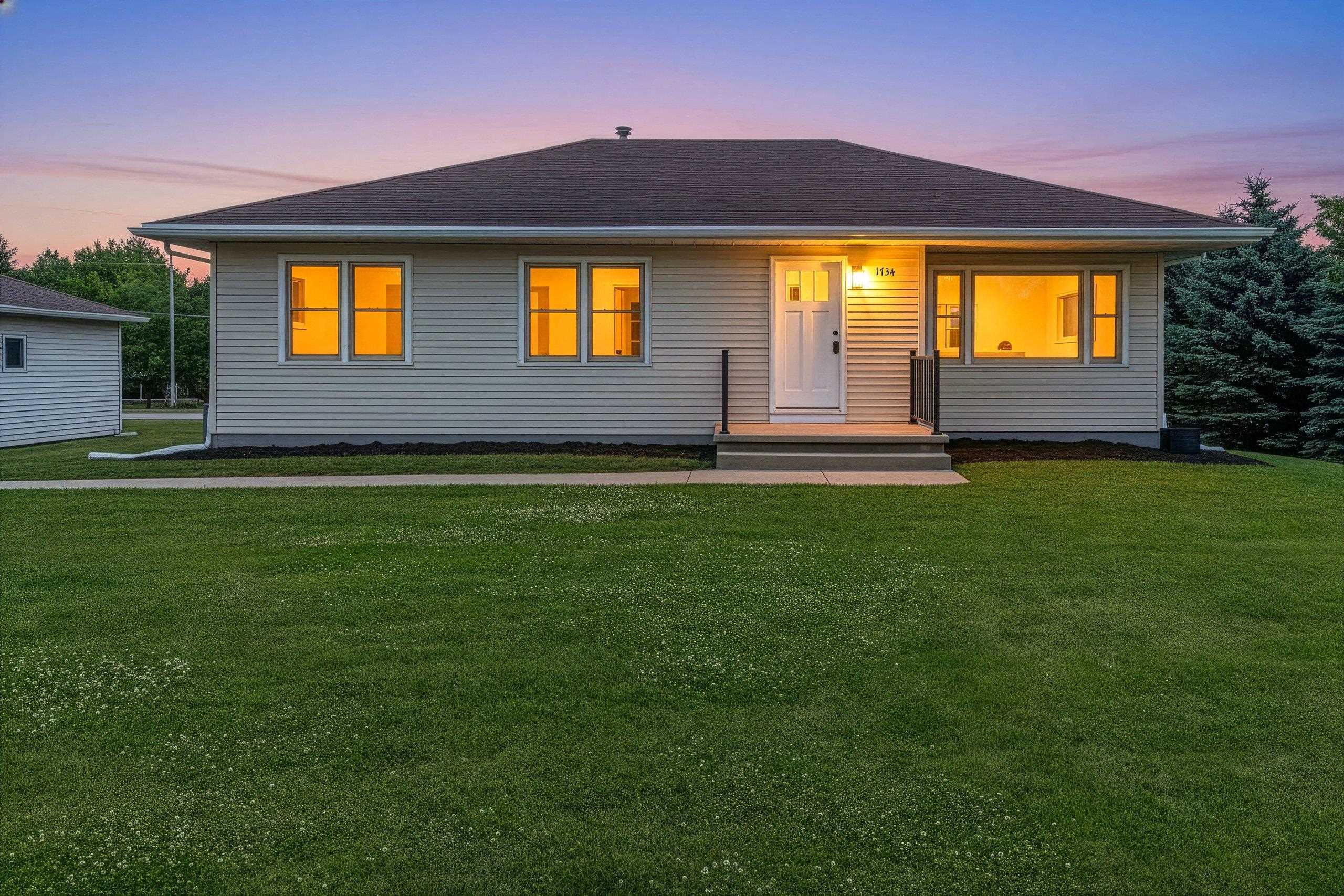 1734 OAKRIDGE Place property preview photograph
