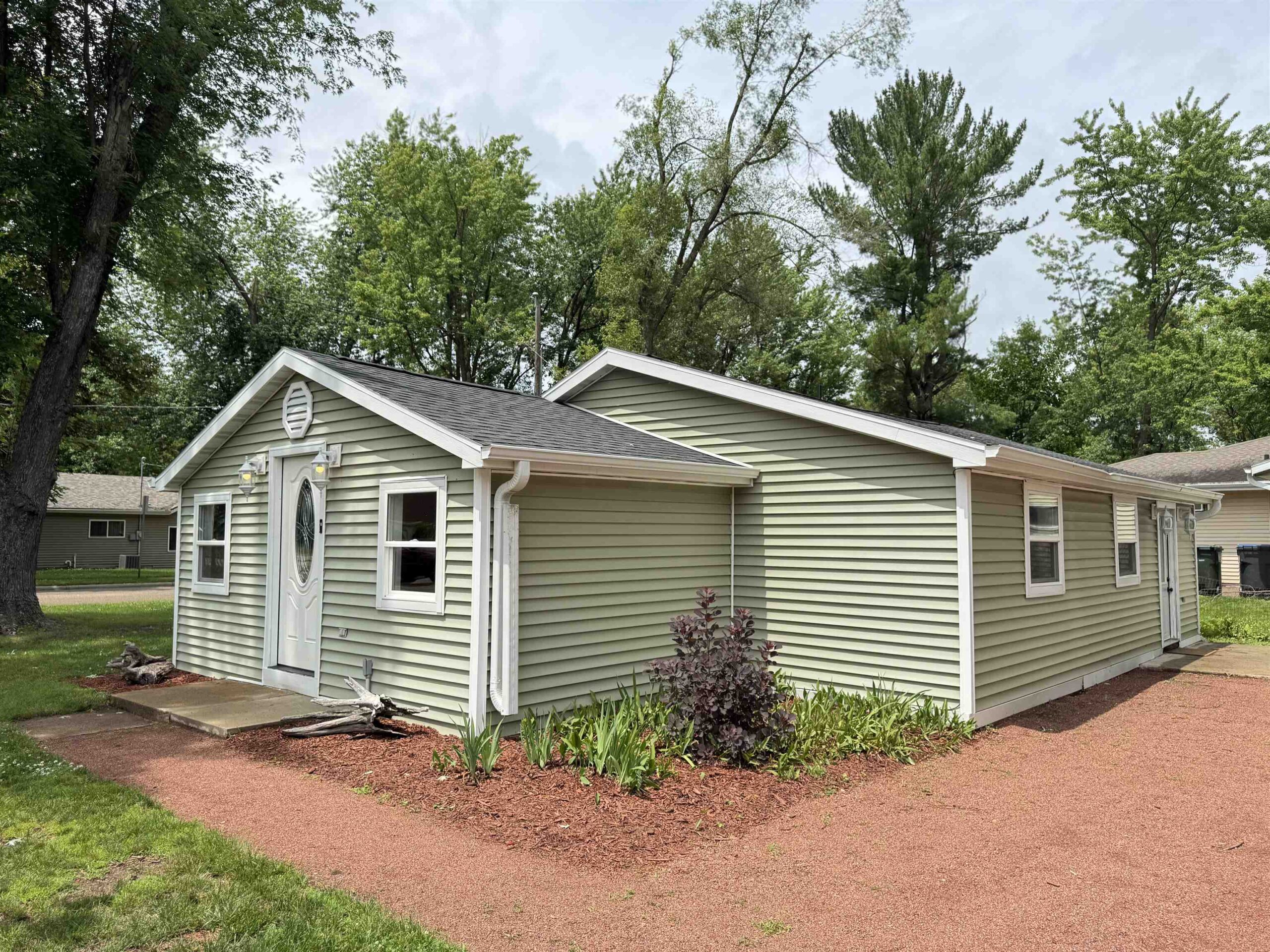 803 DEMAREST Avenue property preview photograph