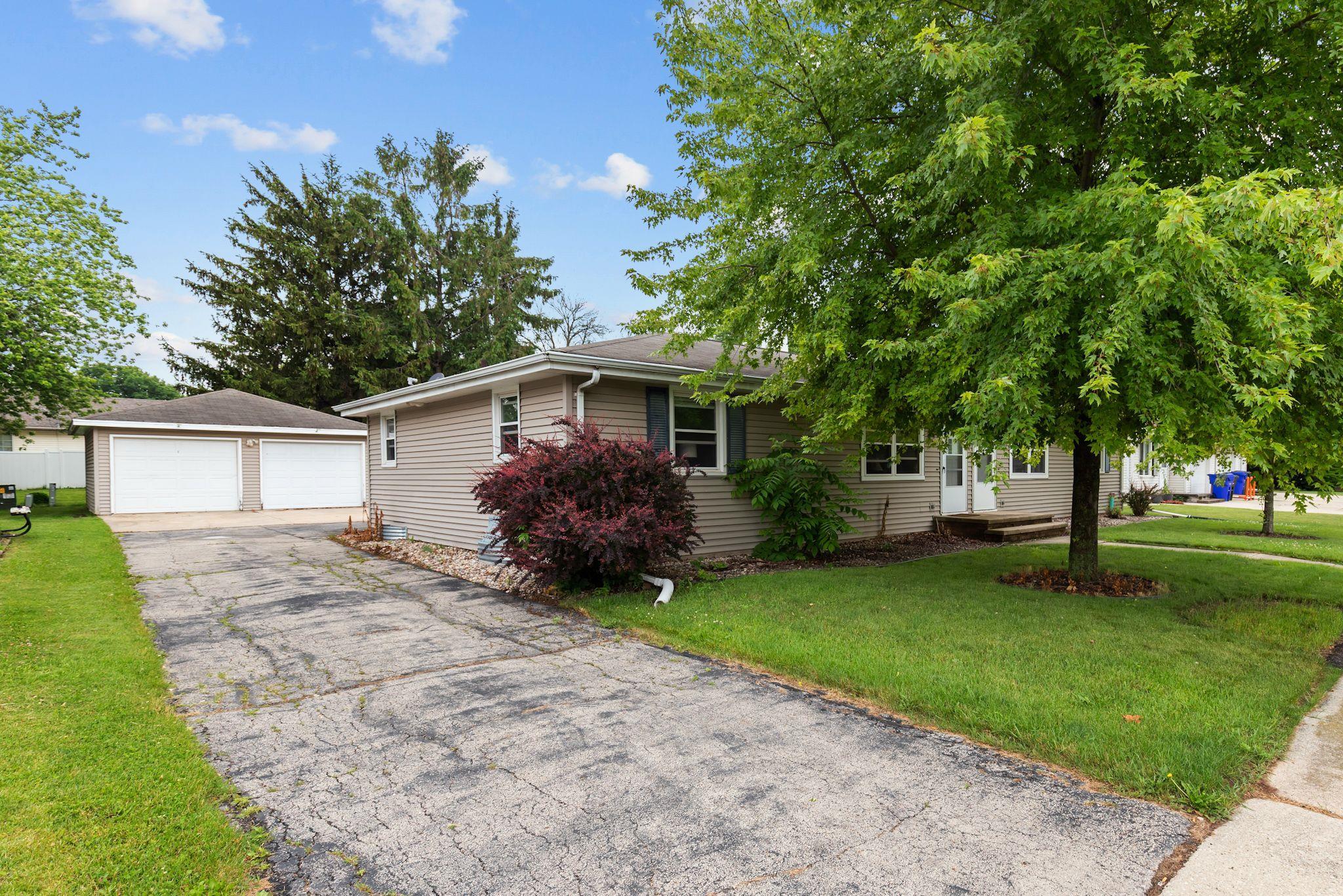 594 LINDA Court property preview photograph