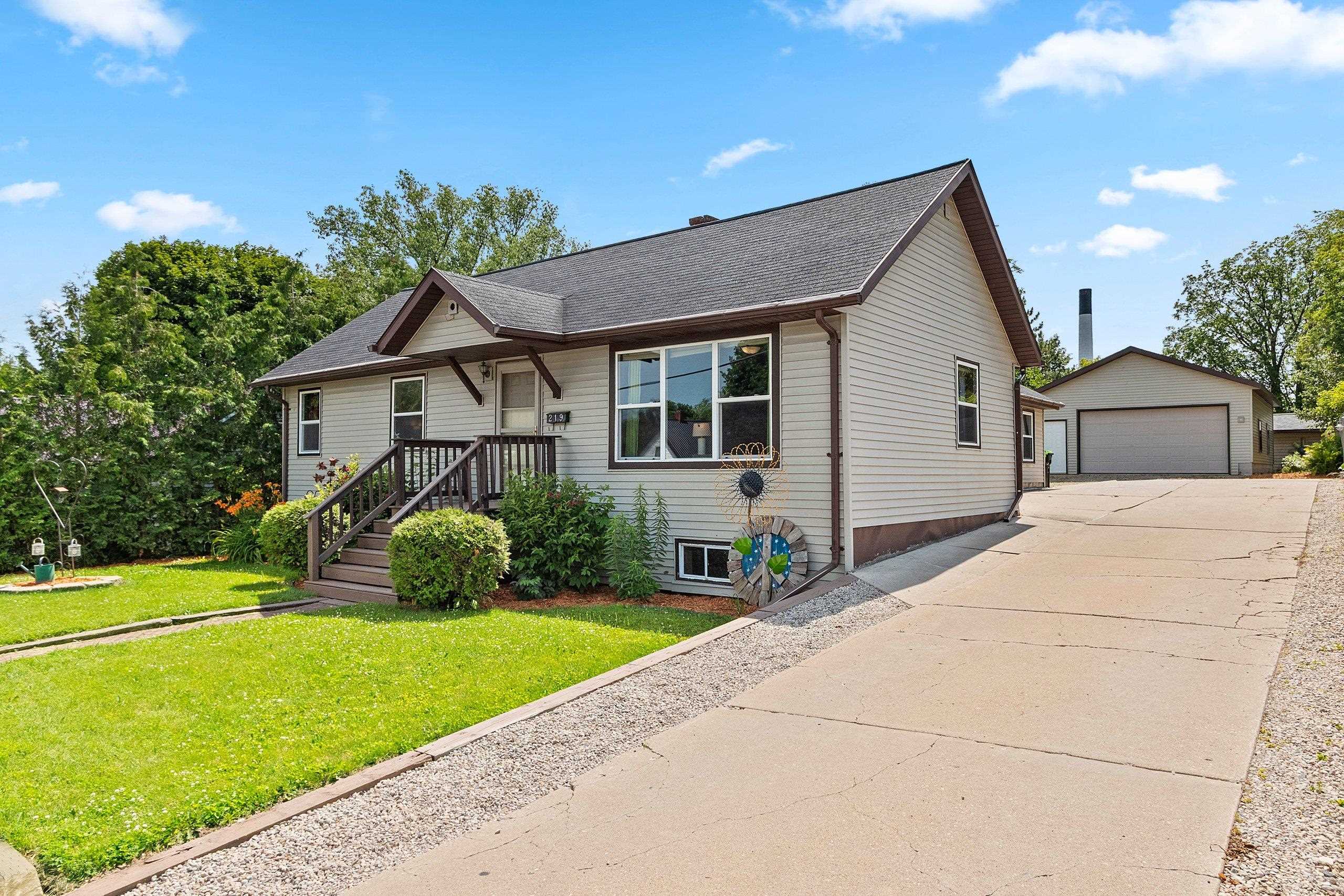 219 S MAIN Street property preview photograph