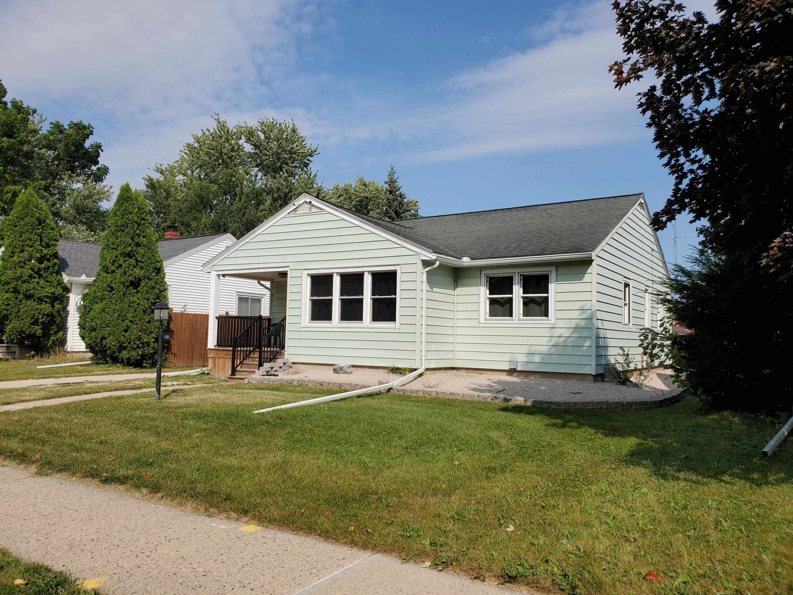 121 N SEYMOUR Street property preview photograph