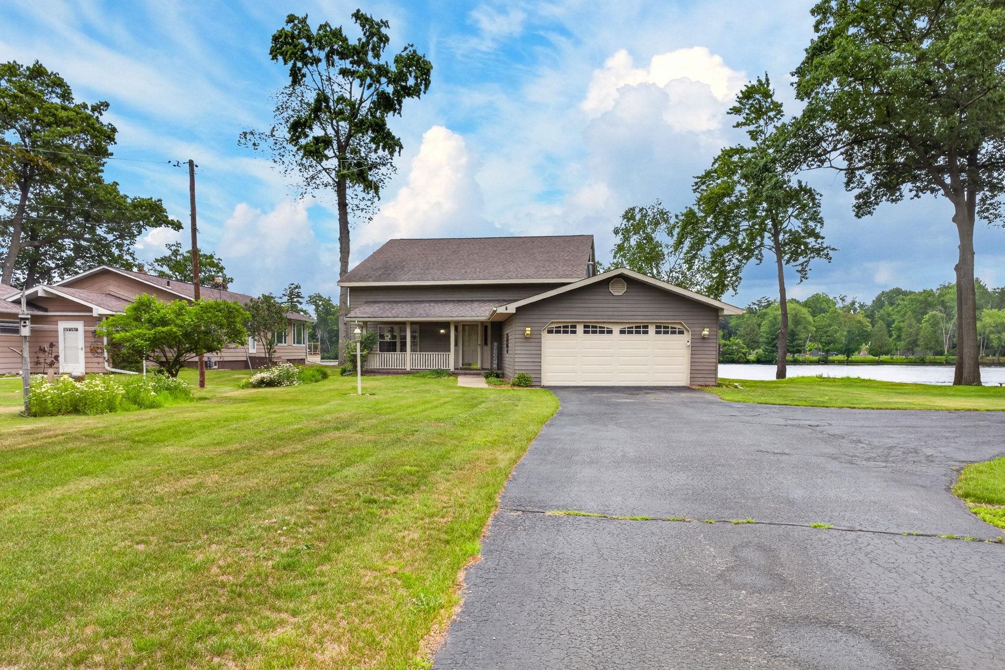 530 E PARK Drive property preview photograph