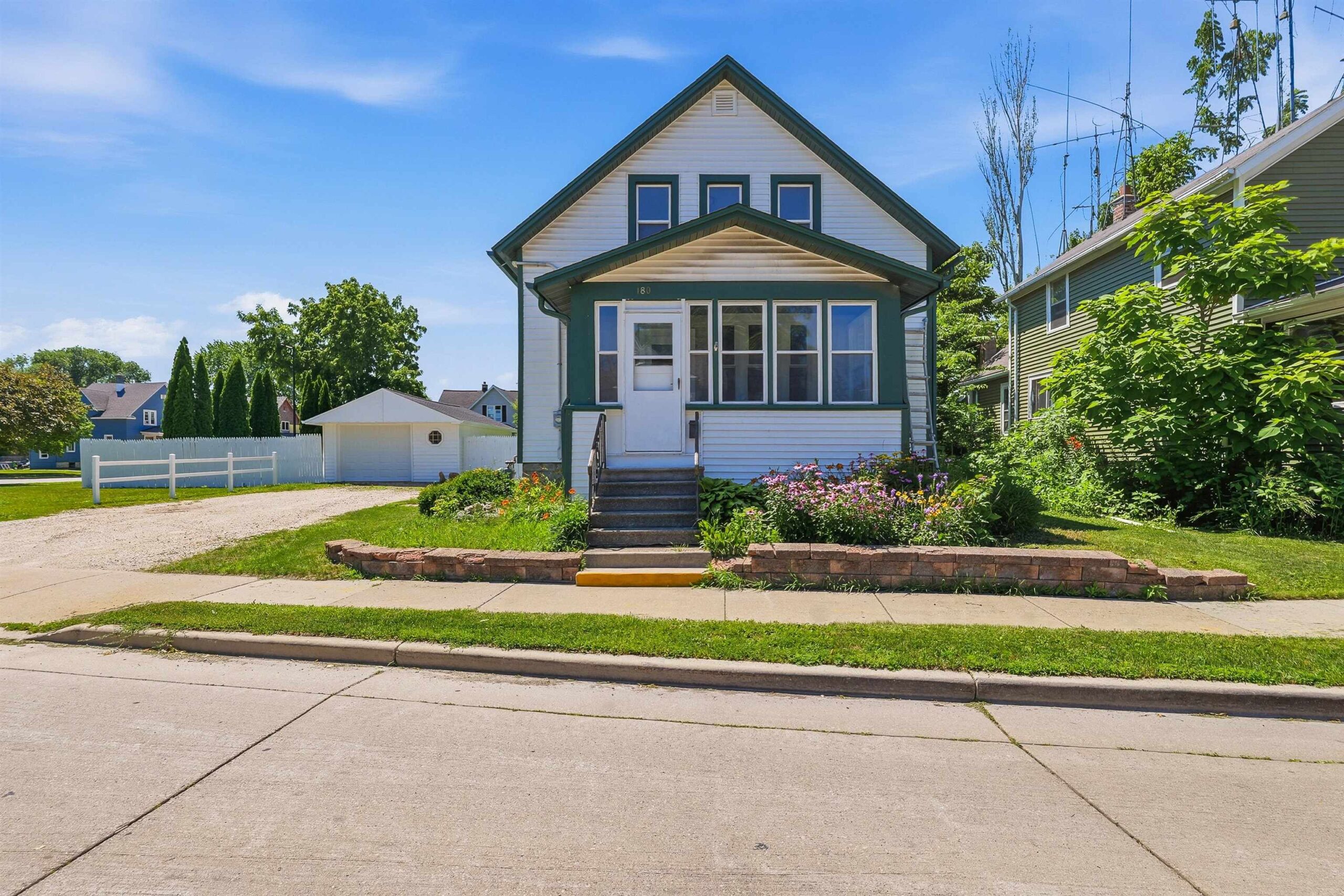180 N PARK Avenue property preview photograph