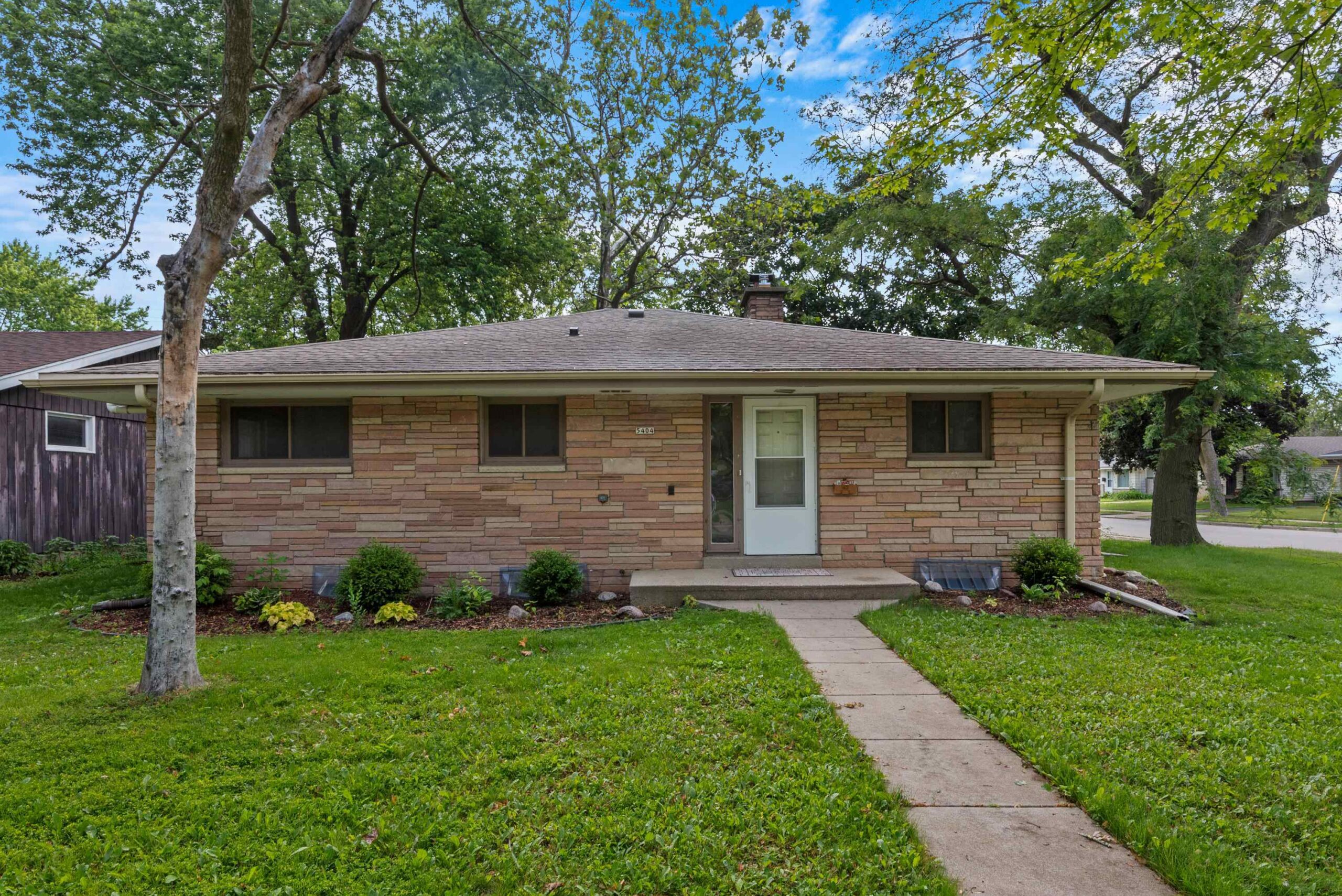 5404 N BETHMAUR Lane property preview photograph
