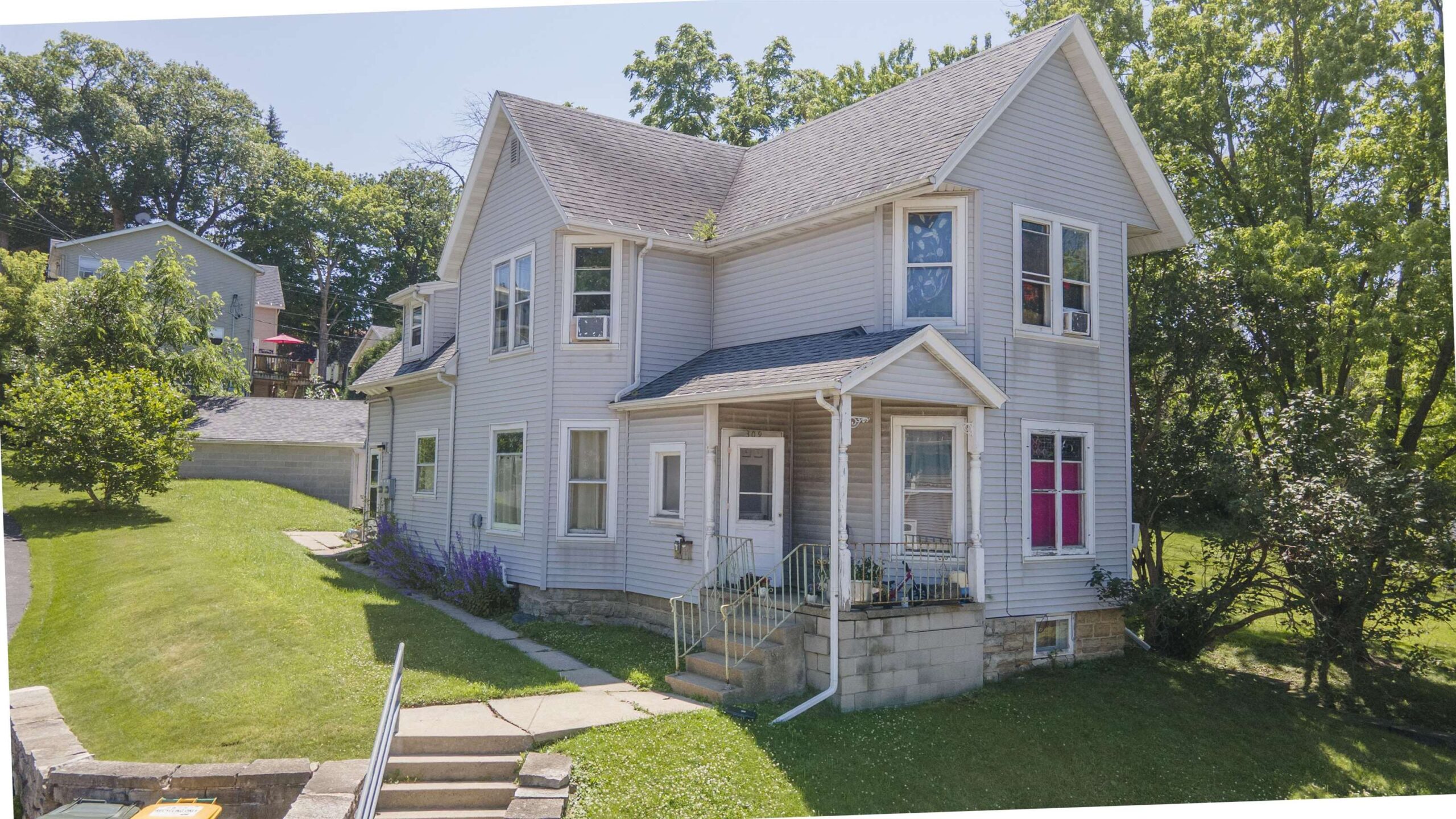 309 W FOND DU LAC Street property preview photograph
