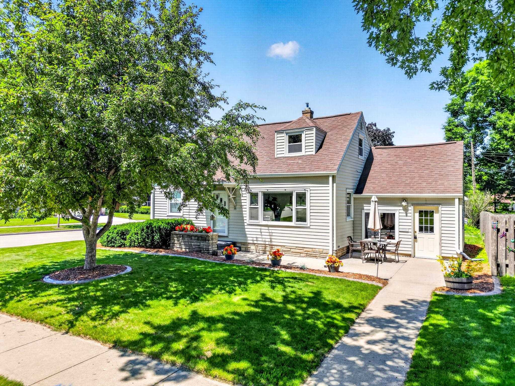 804 E MAPLE Street property preview photograph