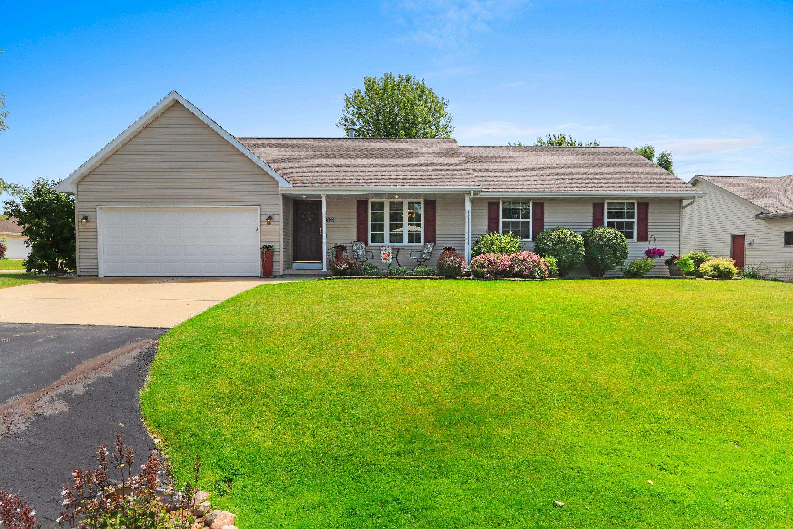 W2309 BRIARWOOD Drive property preview photograph