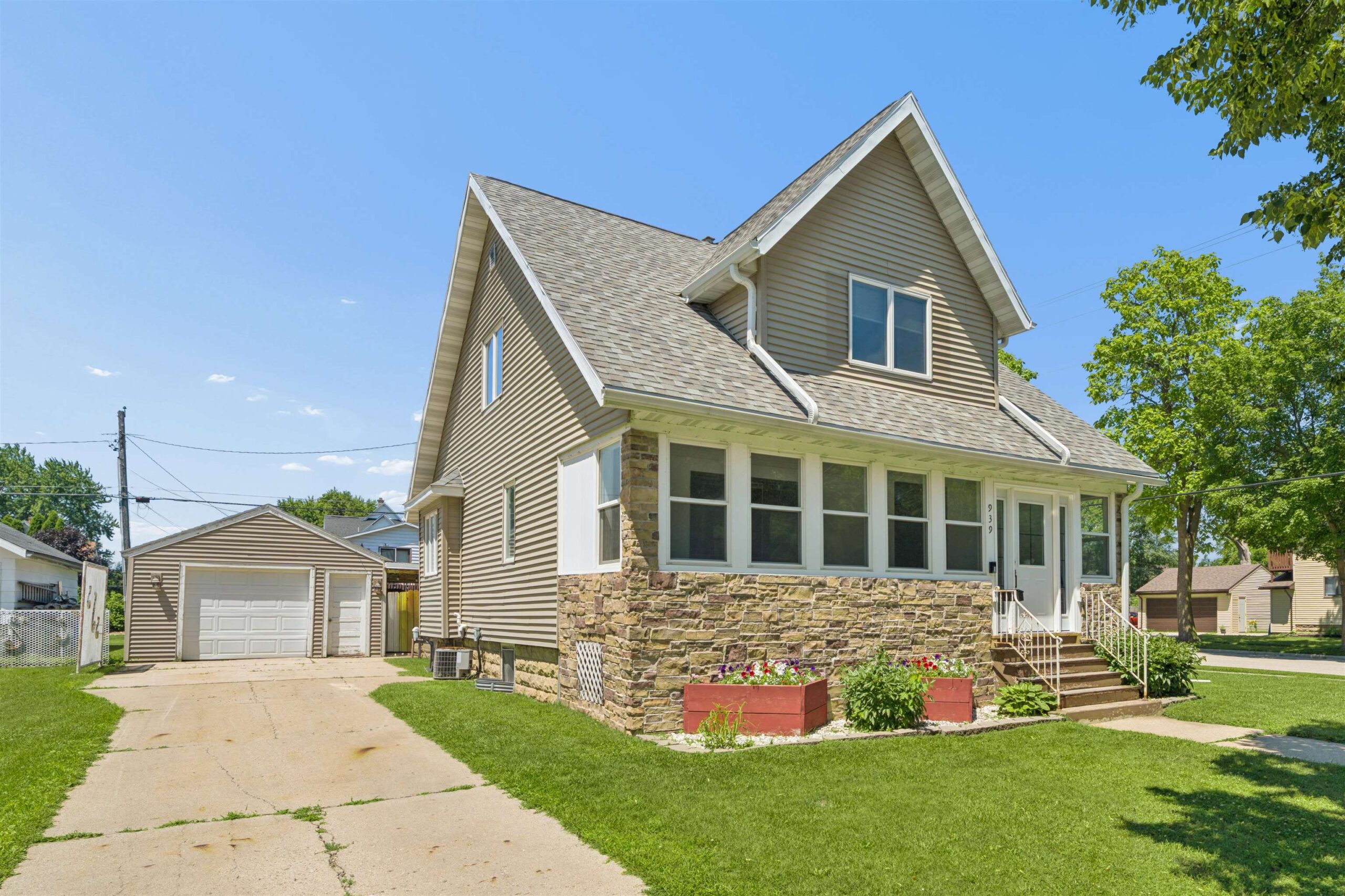 939 WISCONSIN Avenue property preview photograph