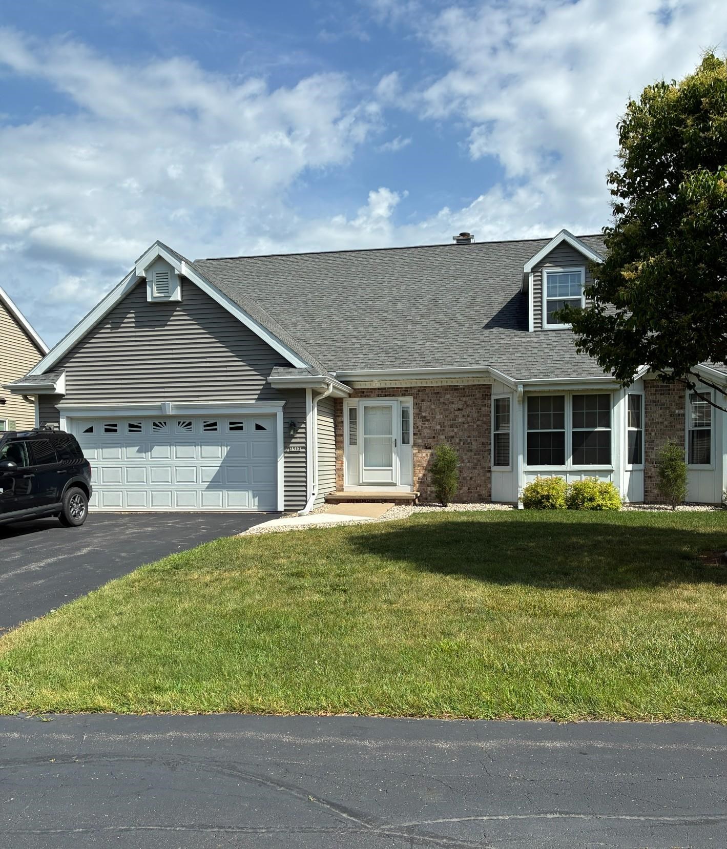 2513 VILLAGE Lane property preview photograph