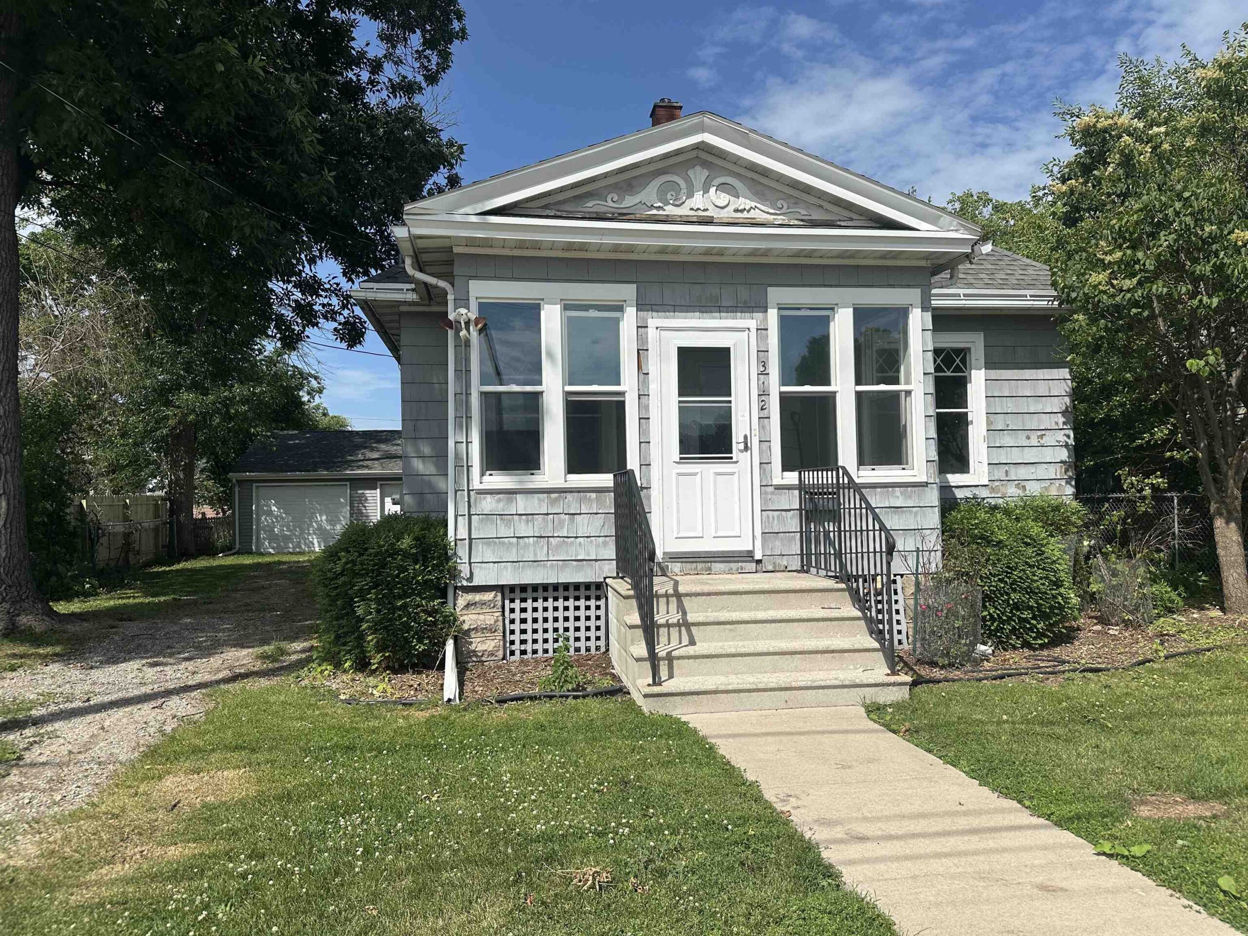 312 E FRANKLIN Avenue property preview photograph