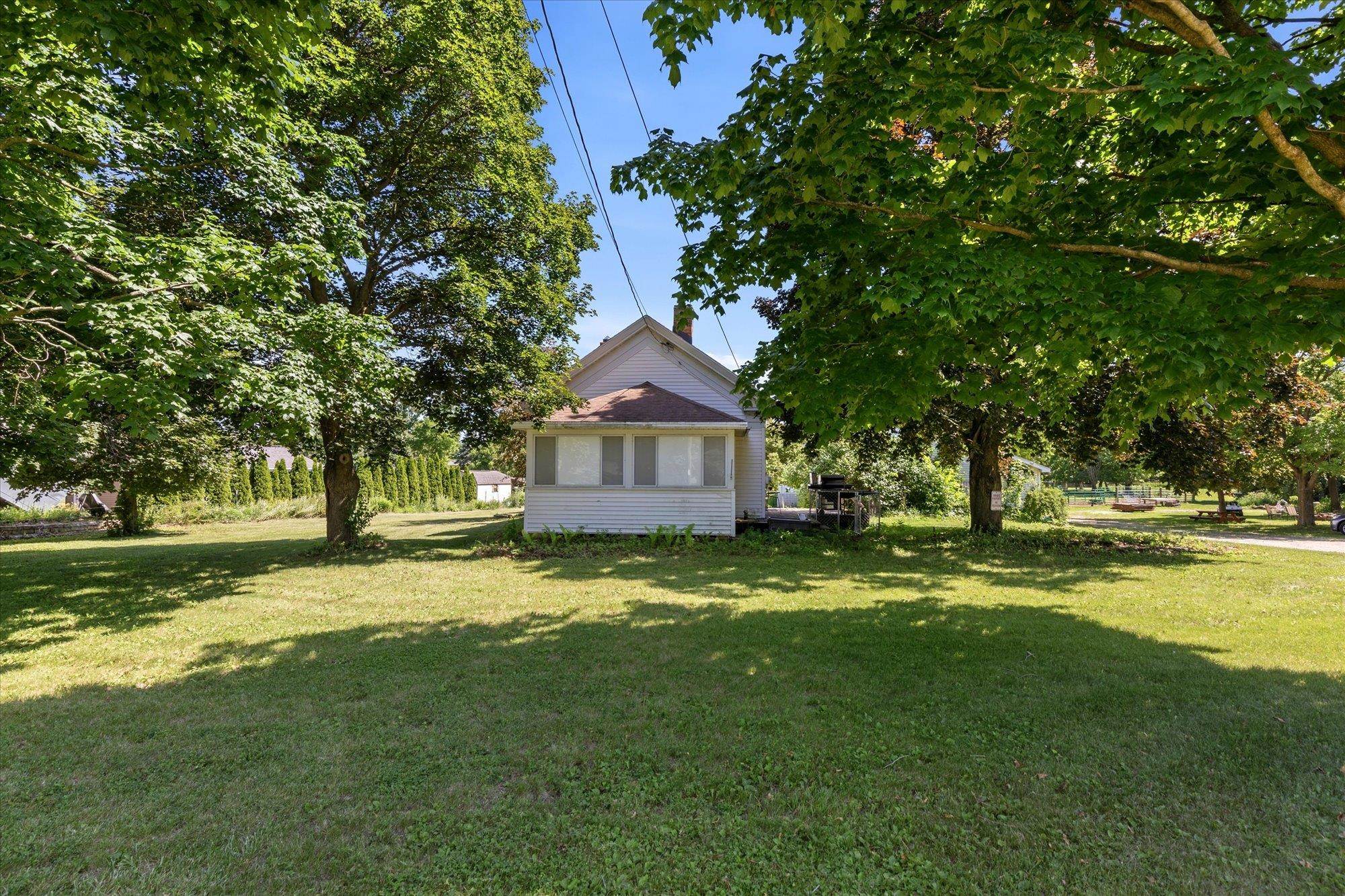 1866 OAKRIDGE Road property preview photograph