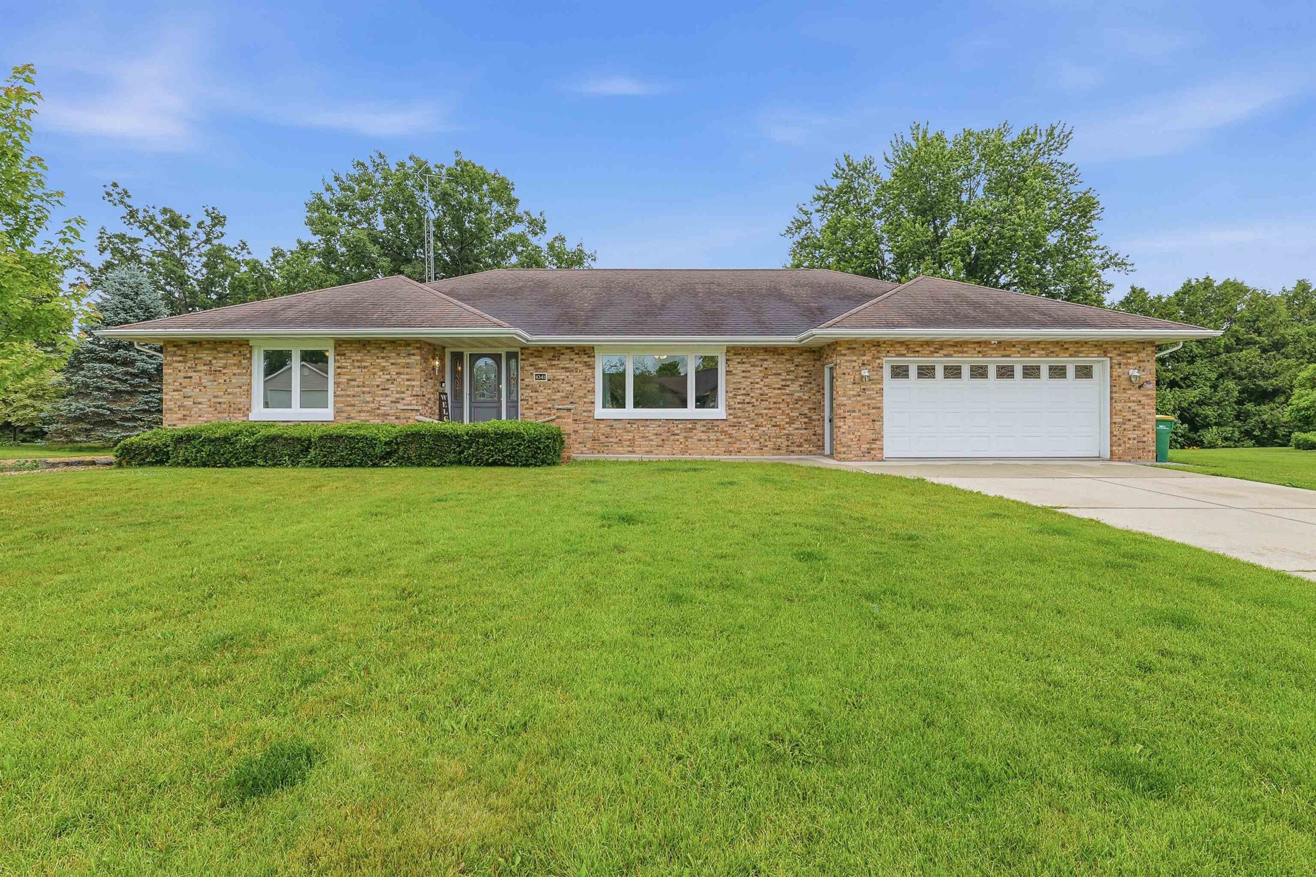 1041 WILLOW Street property preview photograph