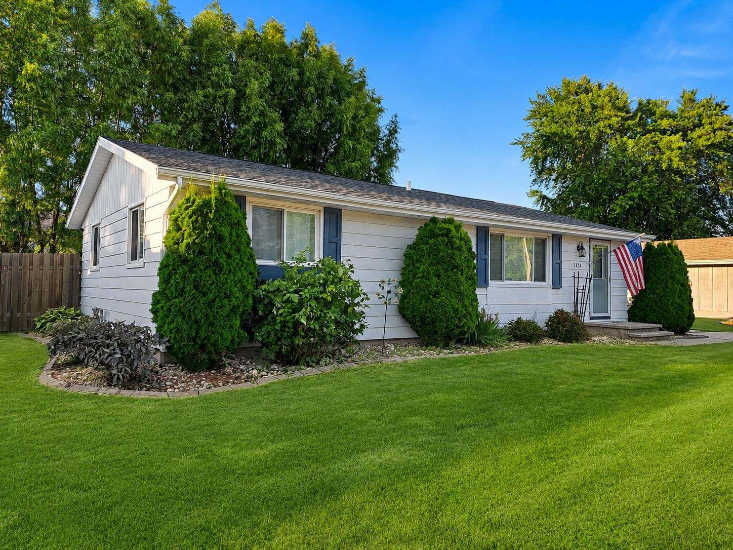 1124 GROVE Street property preview photograph
