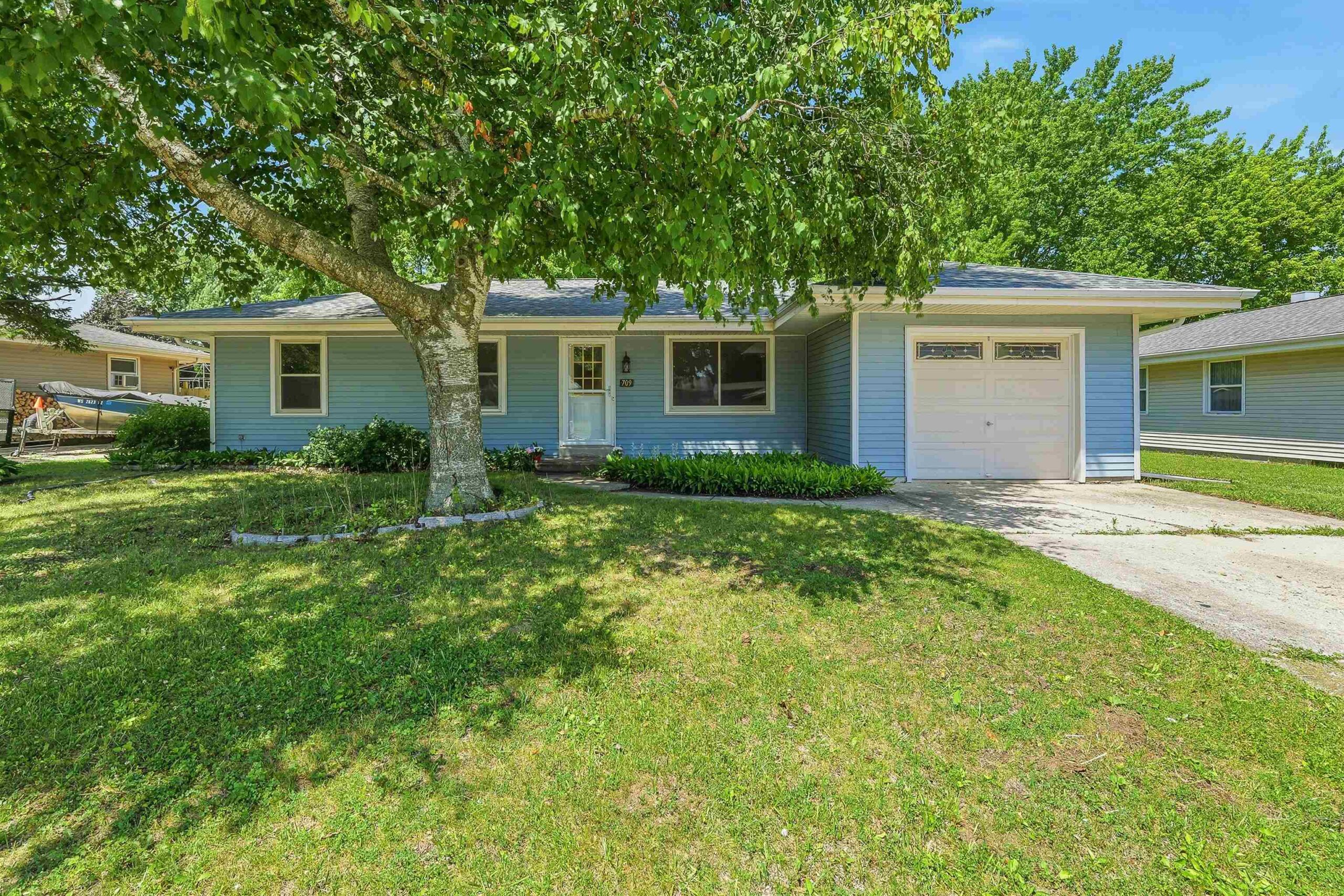 709 MEMORIAL Drive property preview photograph
