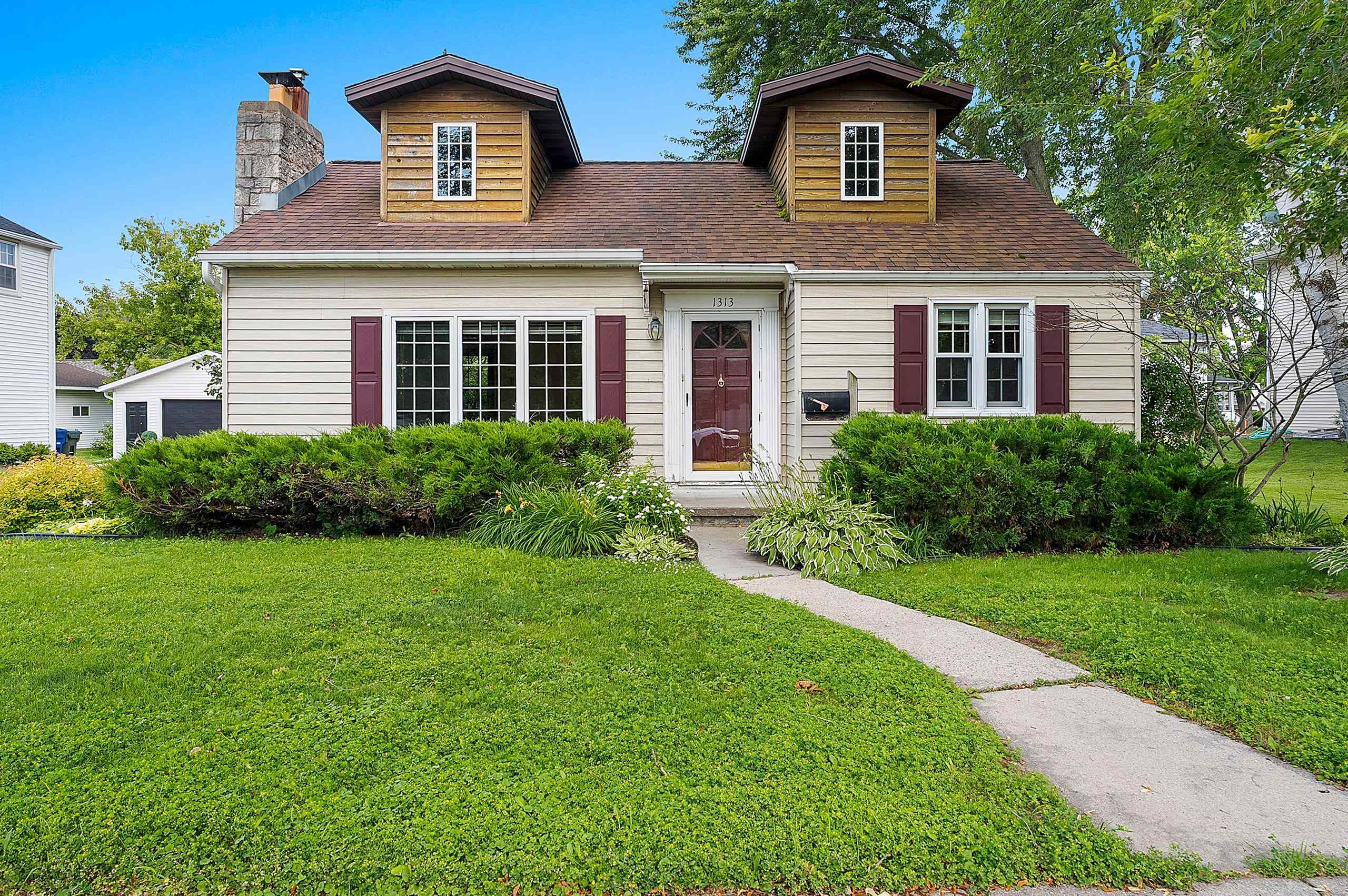 1313 LOST DAUPHIN Road property preview photograph