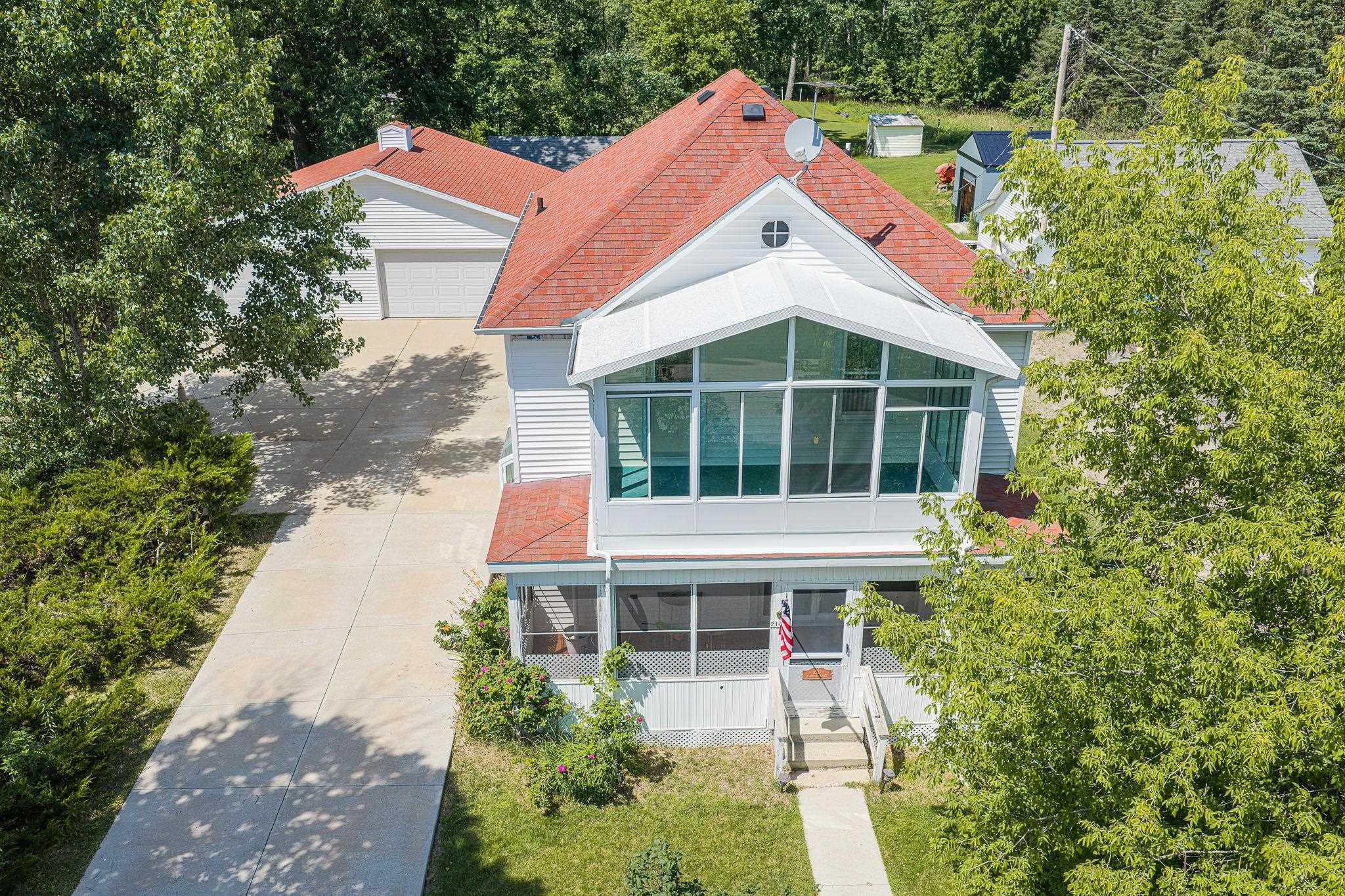 210 E BROOK Street property preview photograph