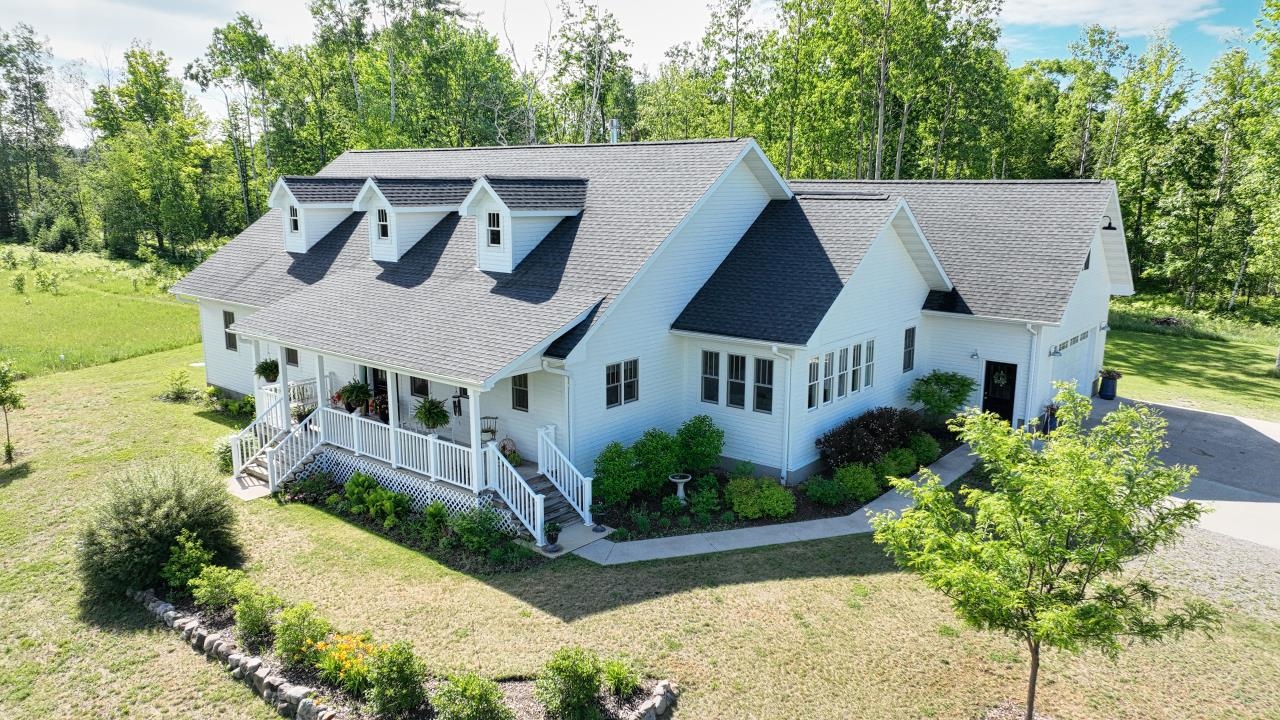 851 N HWY 8 property preview photograph