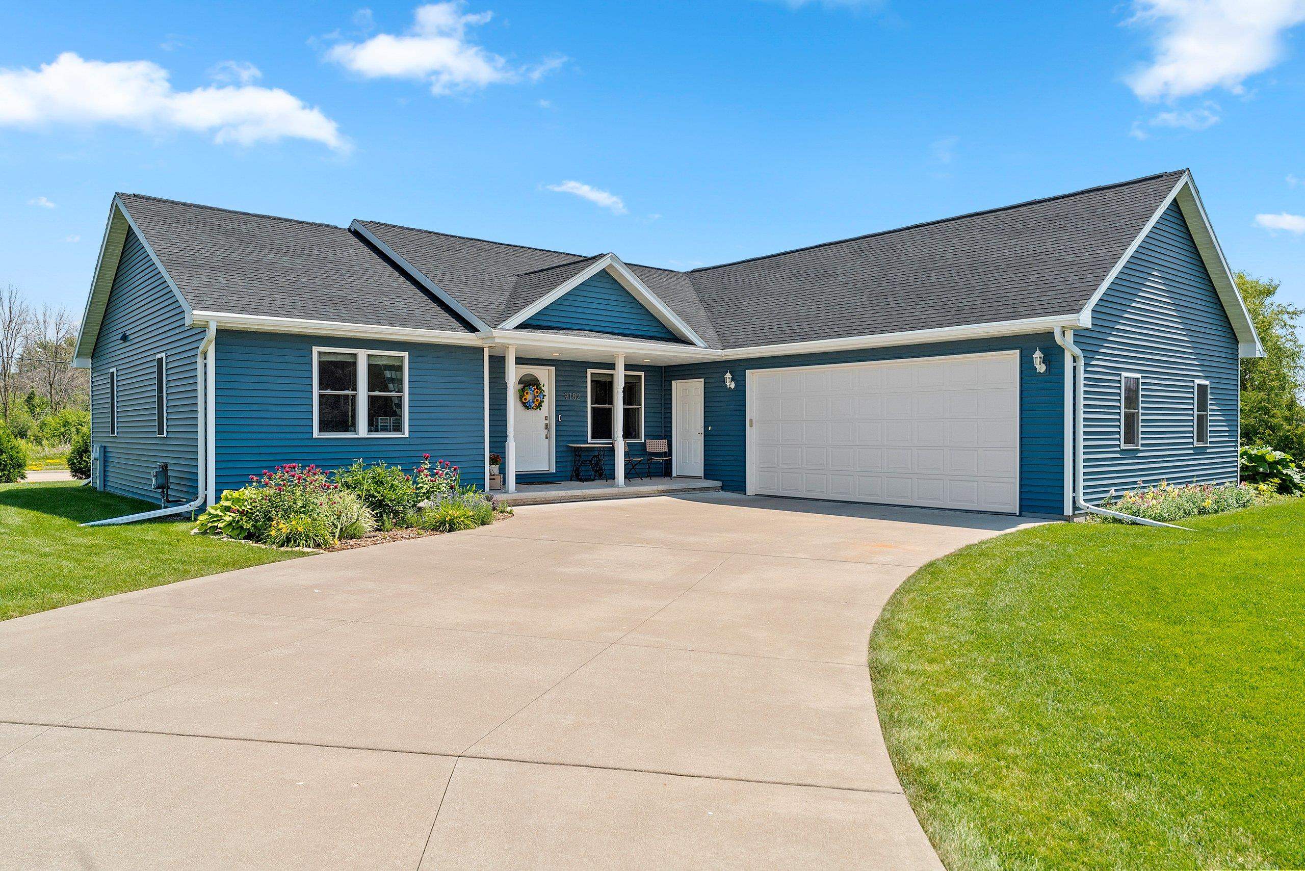 N9182 DYLAN Drive property preview photograph