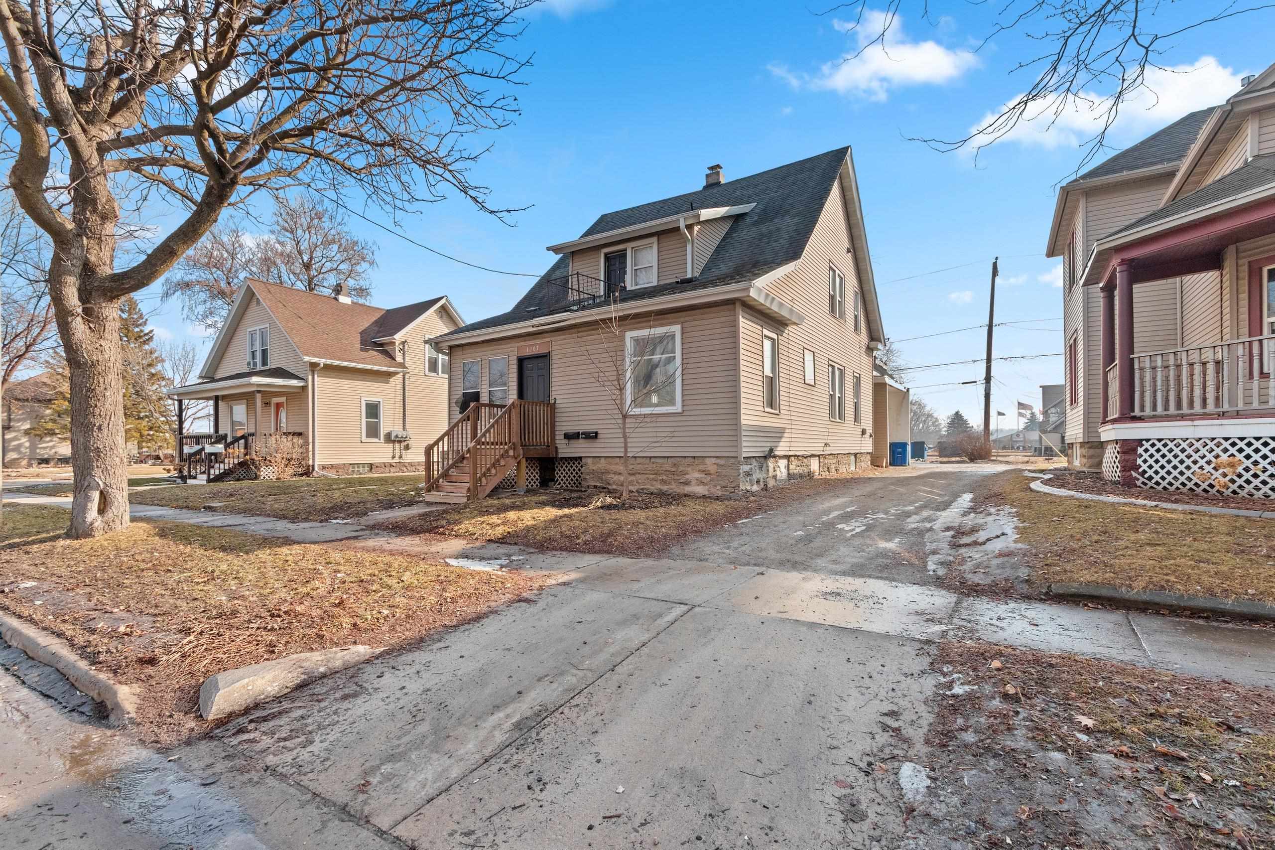1207 S BROADWAY Street property preview photograph
