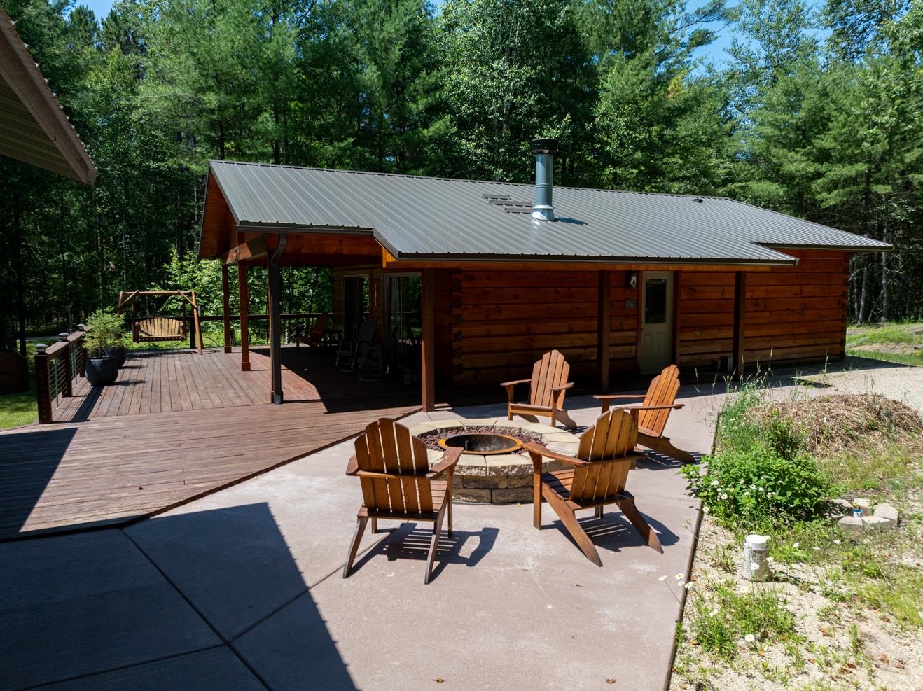 N17046 GREENSTONE Drive property preview photograph