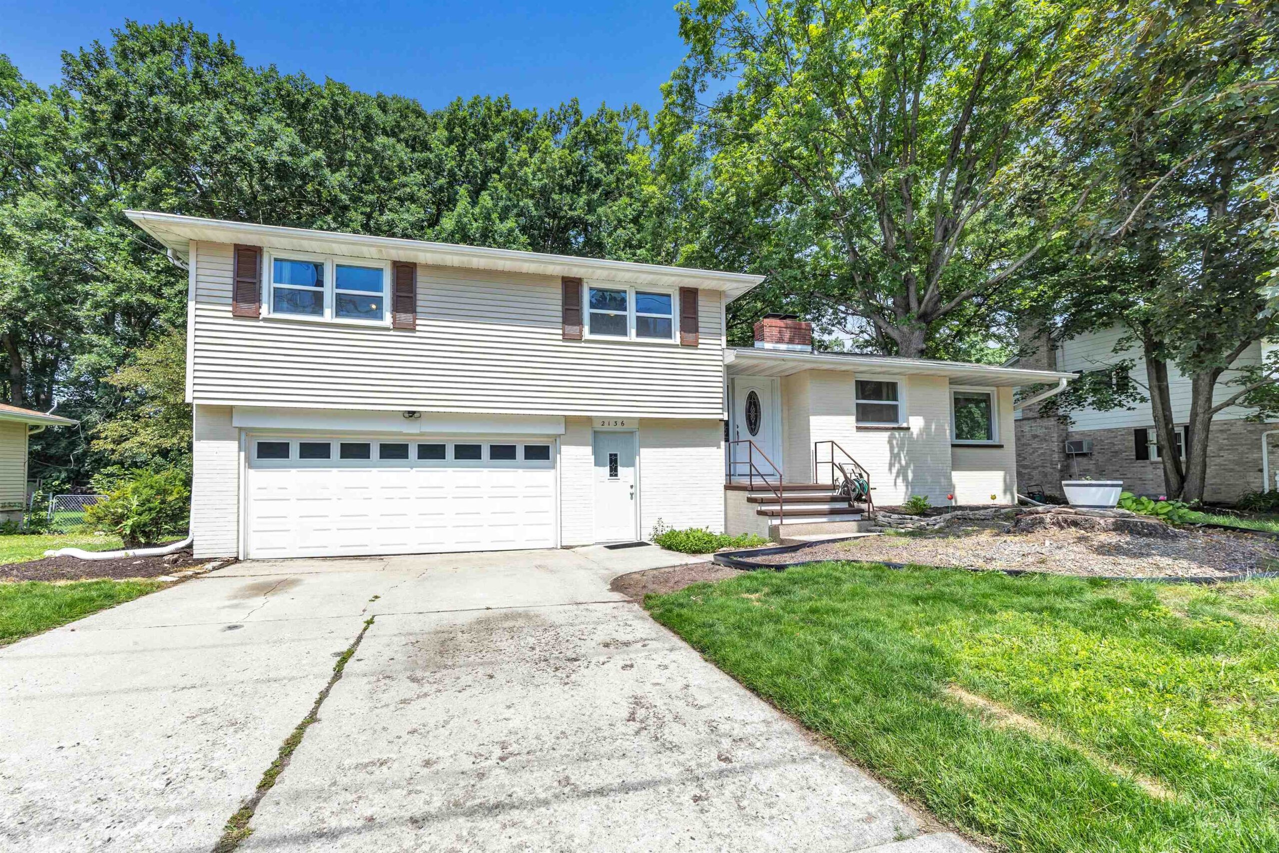 2136 9TH Street property preview photograph