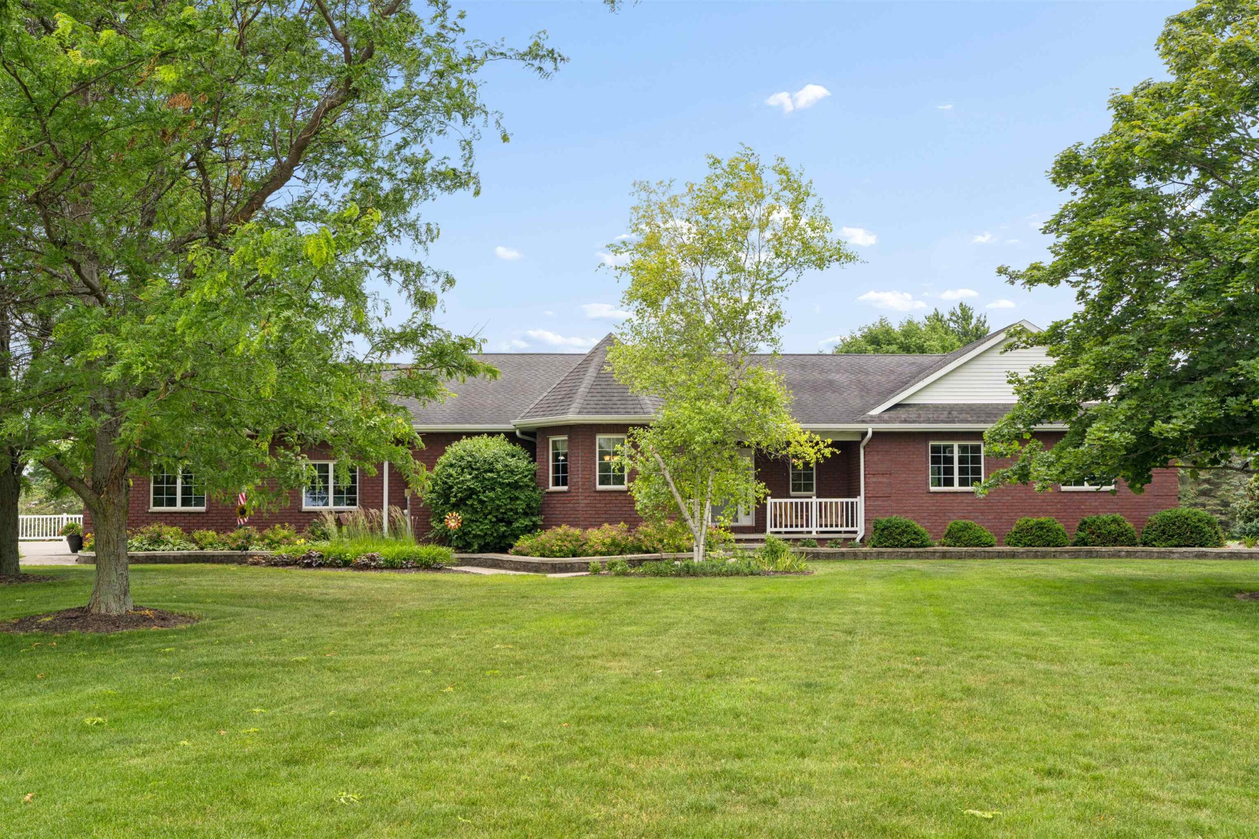 1 W CEDAR Street property preview photograph