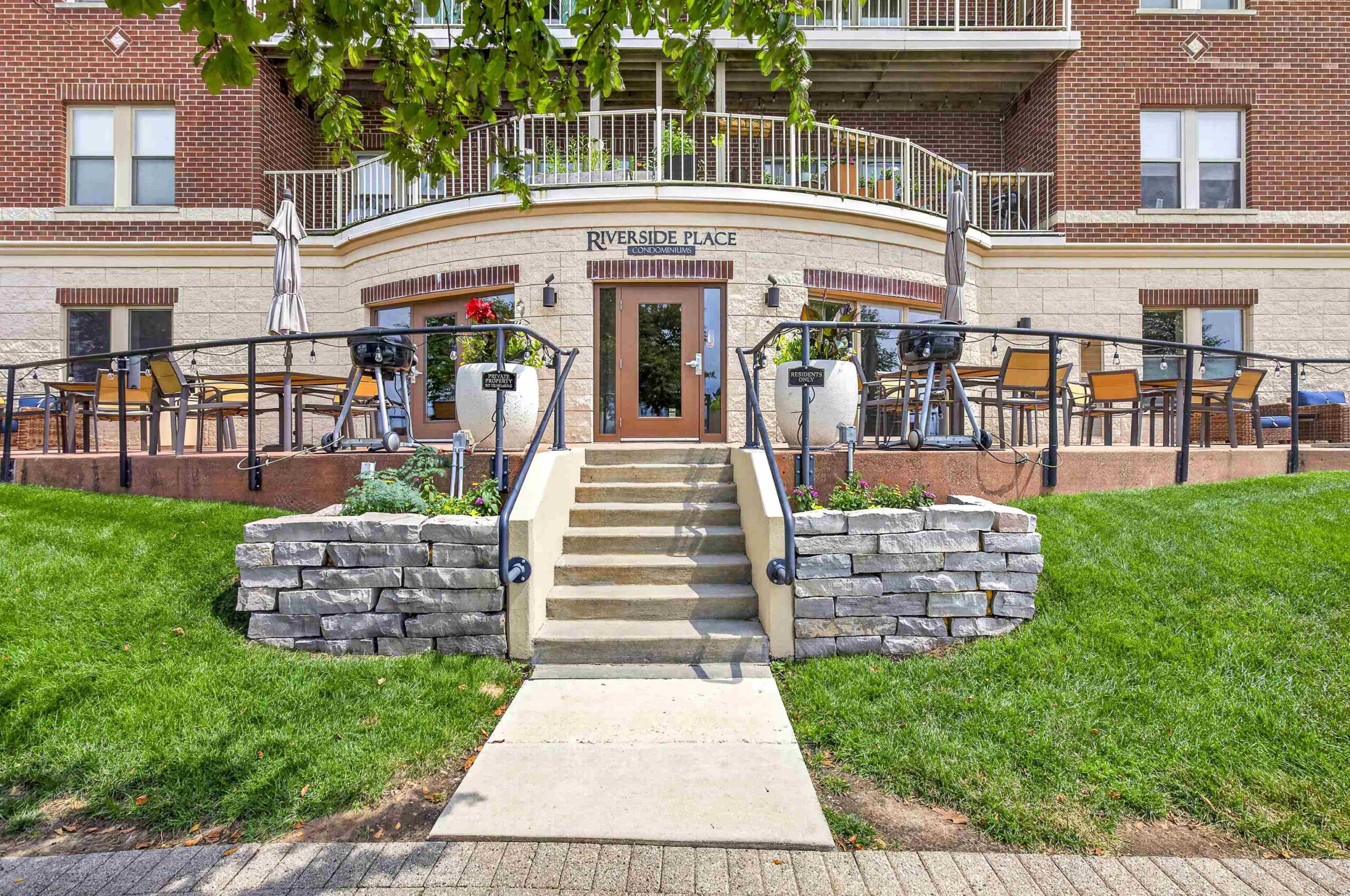 118 S WASHINGTON Street property preview photograph