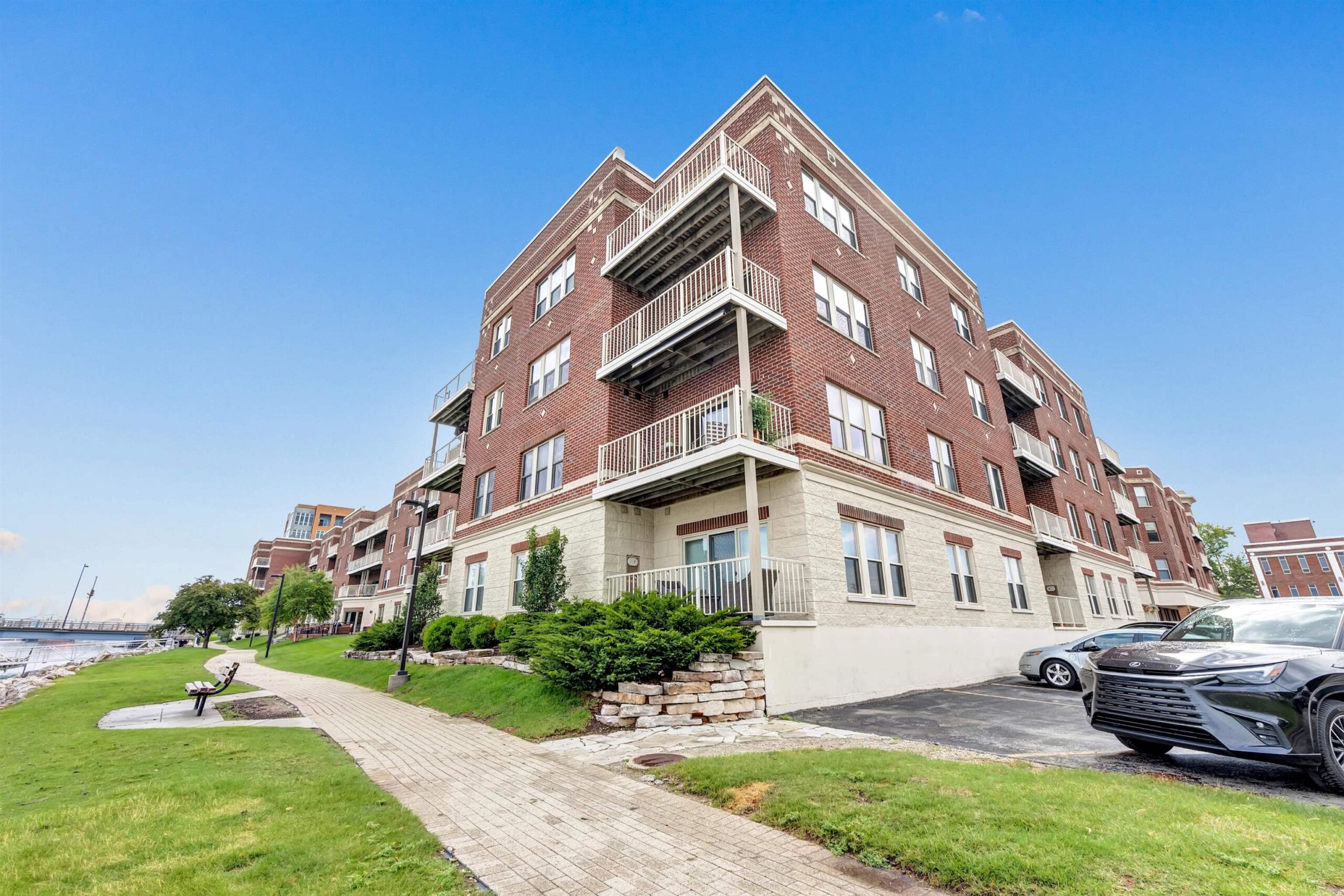 118 S WASHINGTON Street property preview photograph