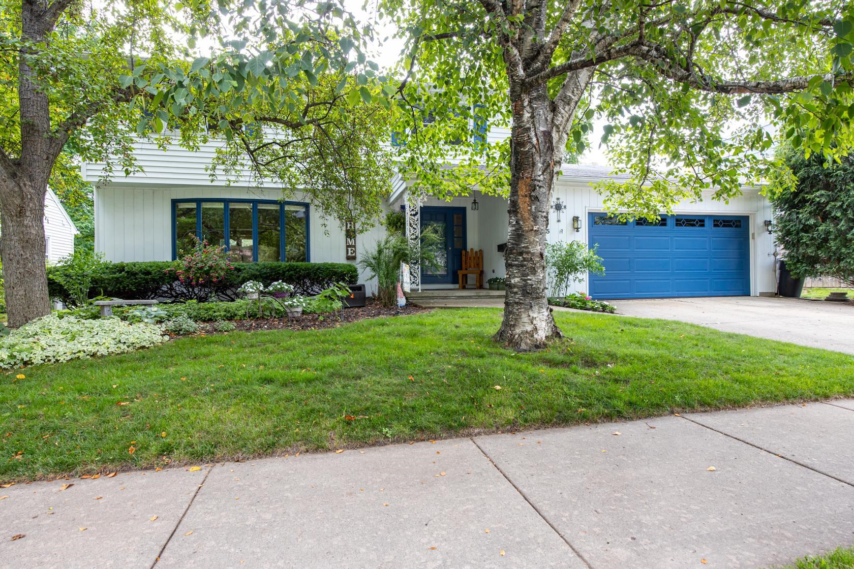 1715 N VIOLA Street property preview photograph