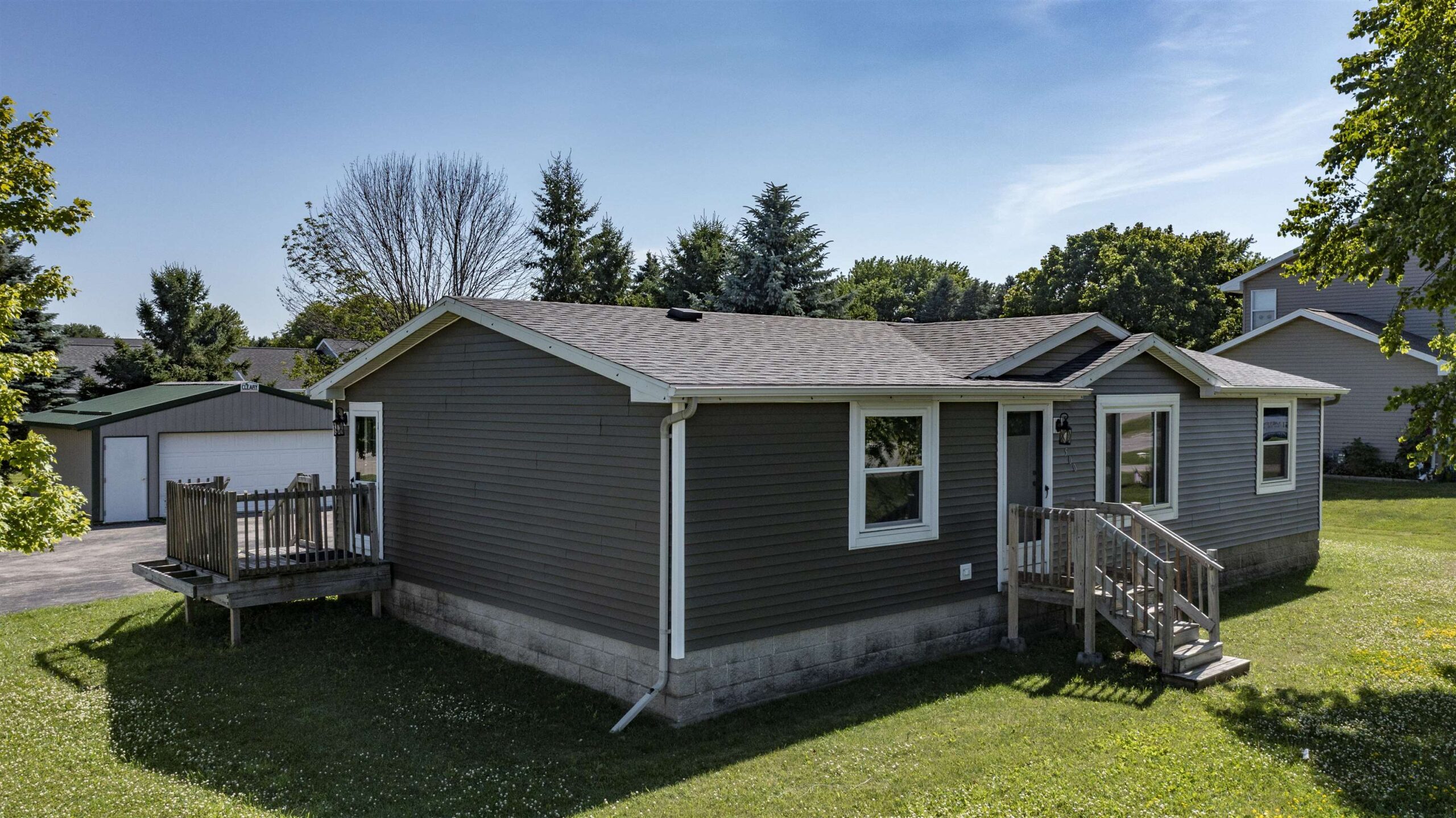 500 PHEASANT Drive property preview photograph
