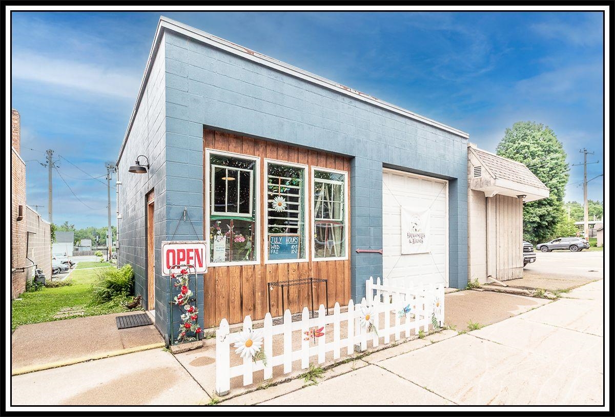 185 E STATE Street property preview photograph