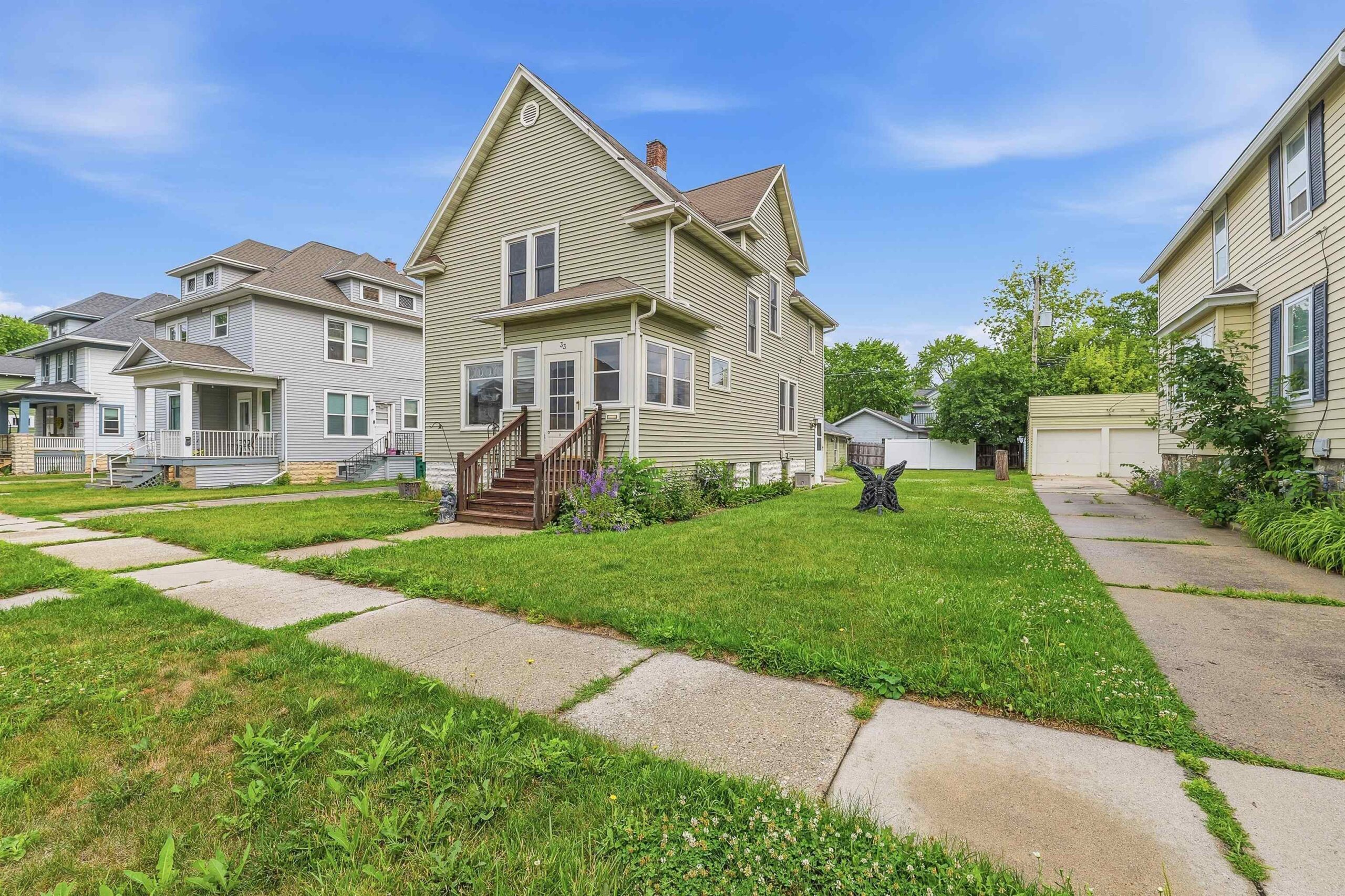 33 W 13TH Street property preview photograph