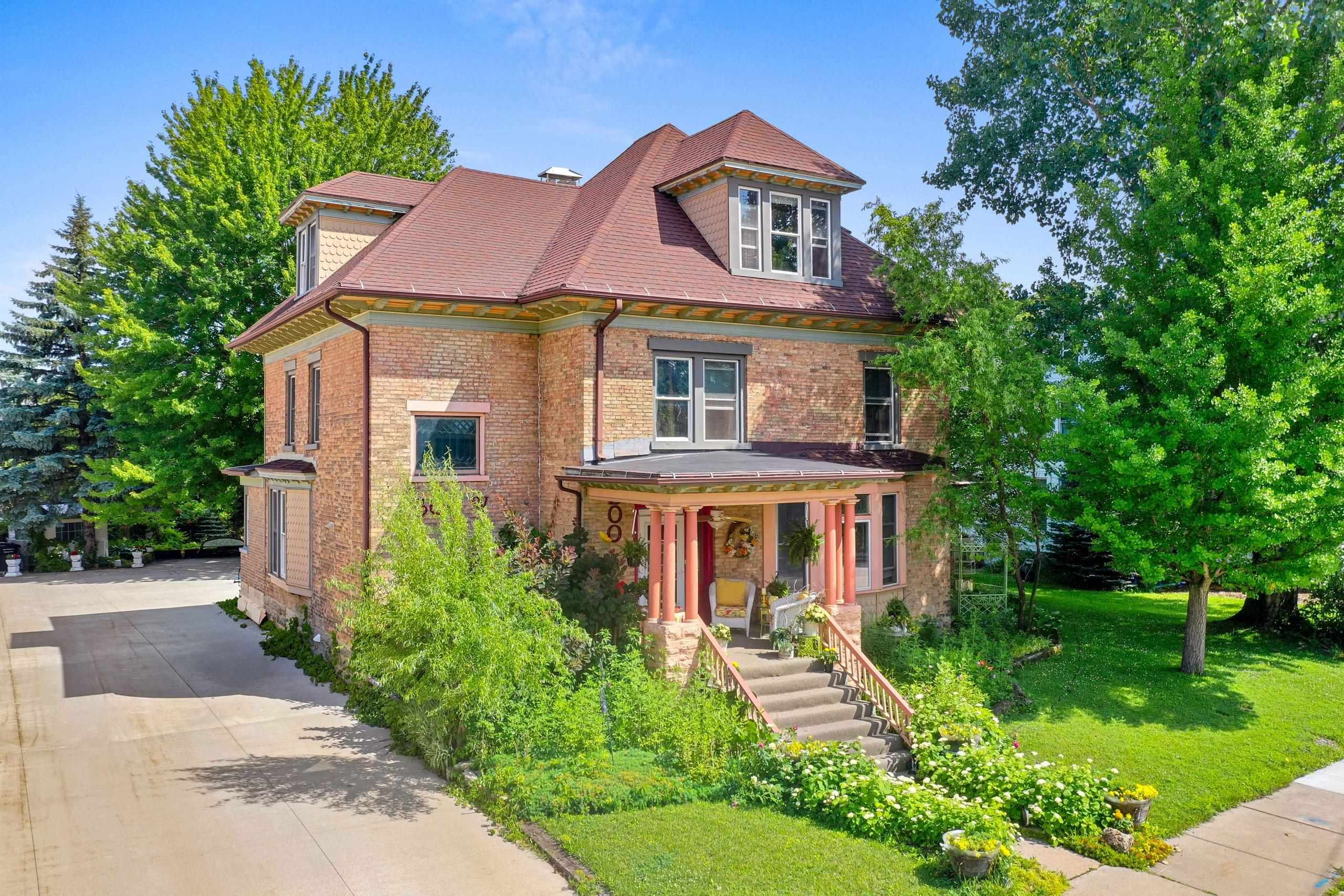 300 W PROSPECT Avenue property preview photograph