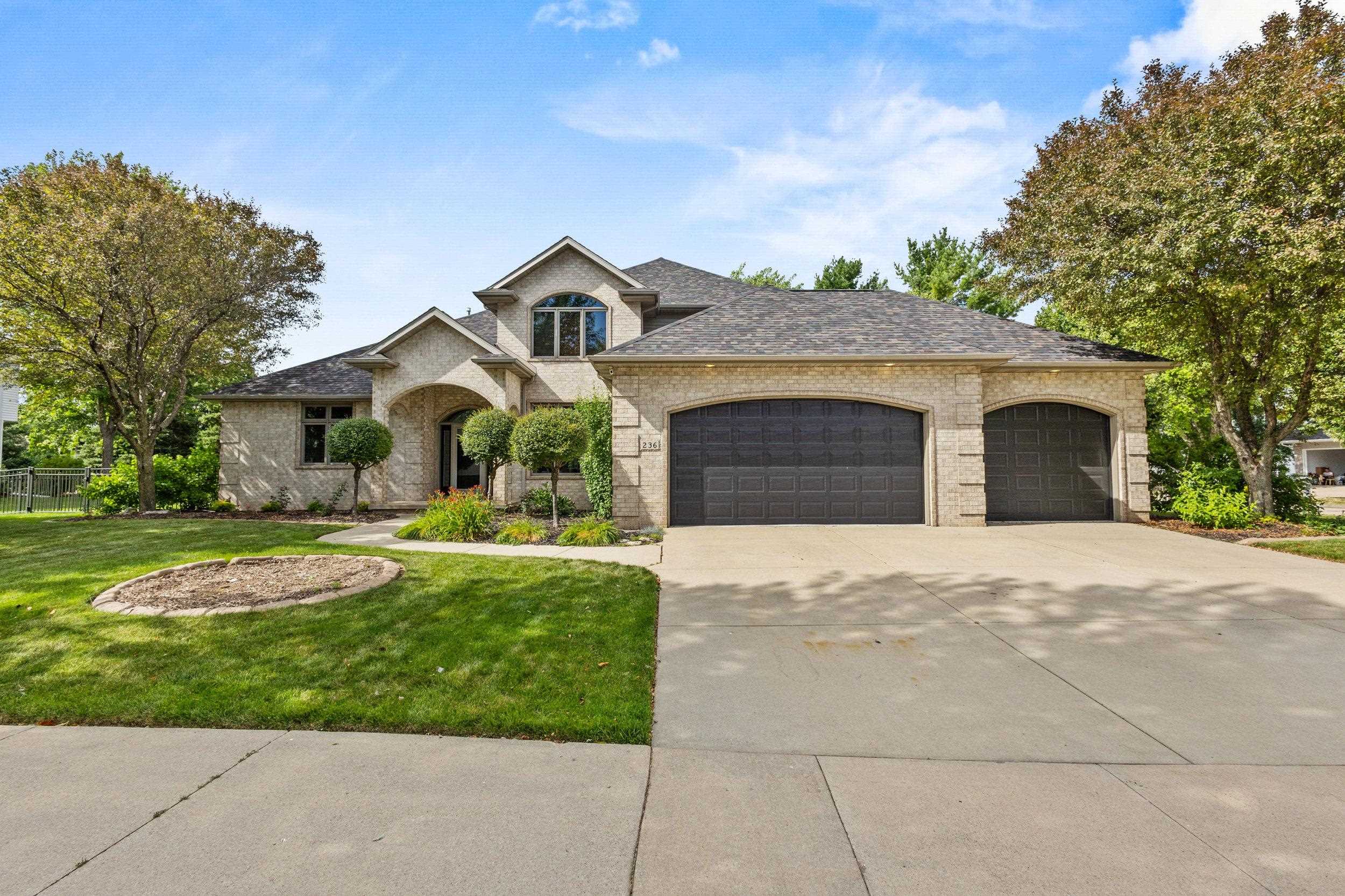236 E THORNBROOK Lane property preview photograph
