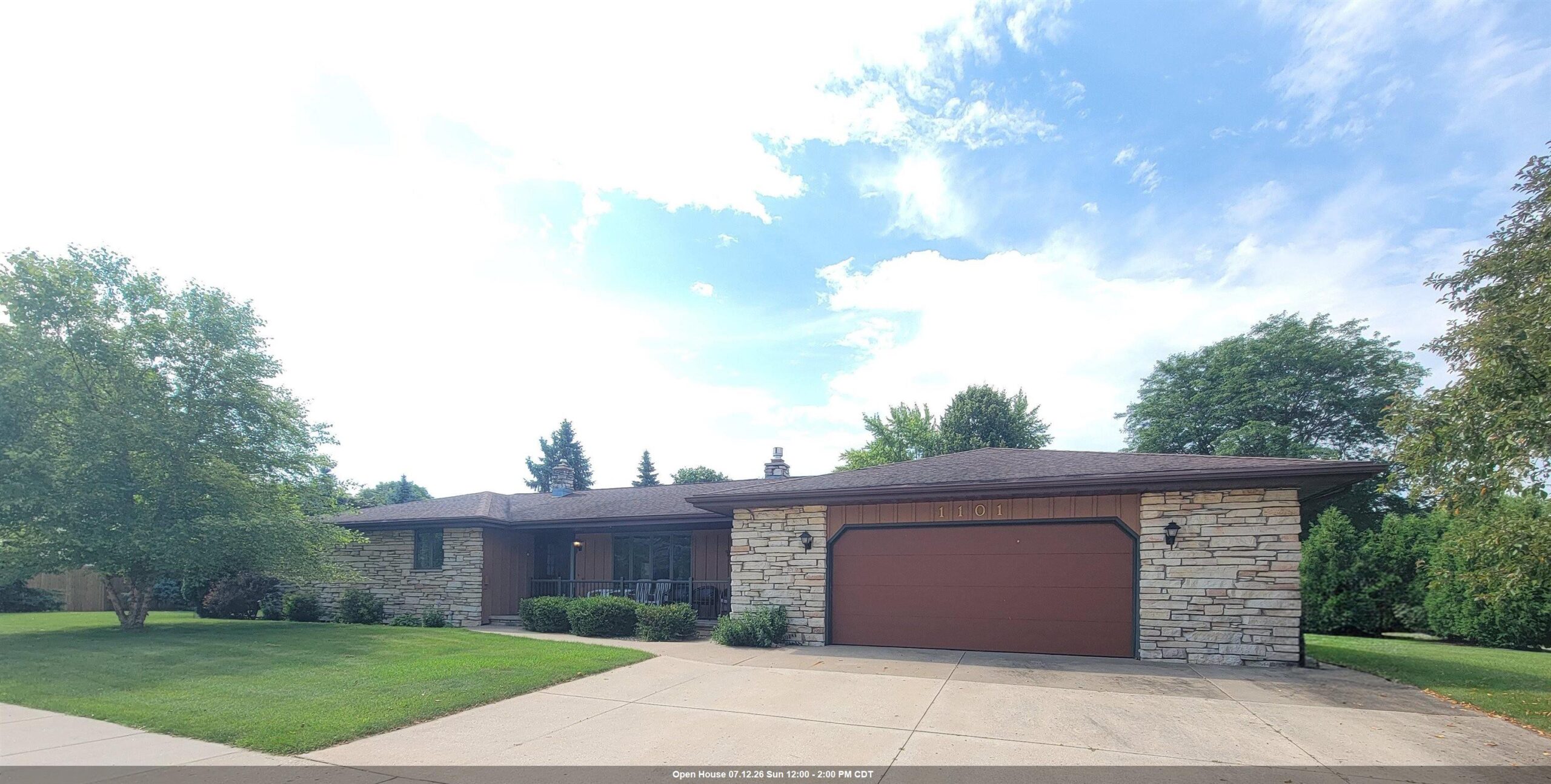 1101 E MEADOW GROVE Boulevard property preview photograph