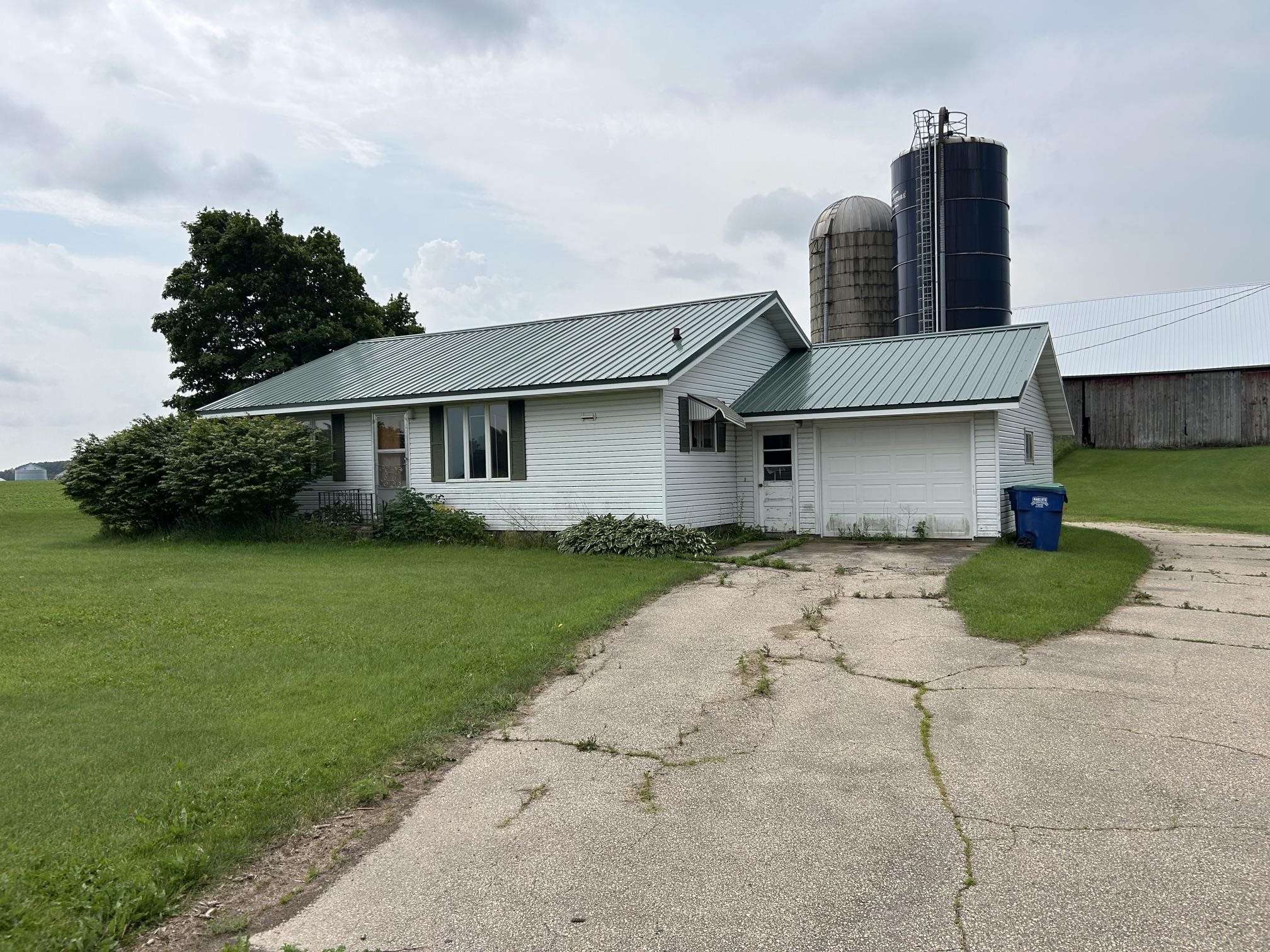 W2337 COUNTY RD E property preview photograph
