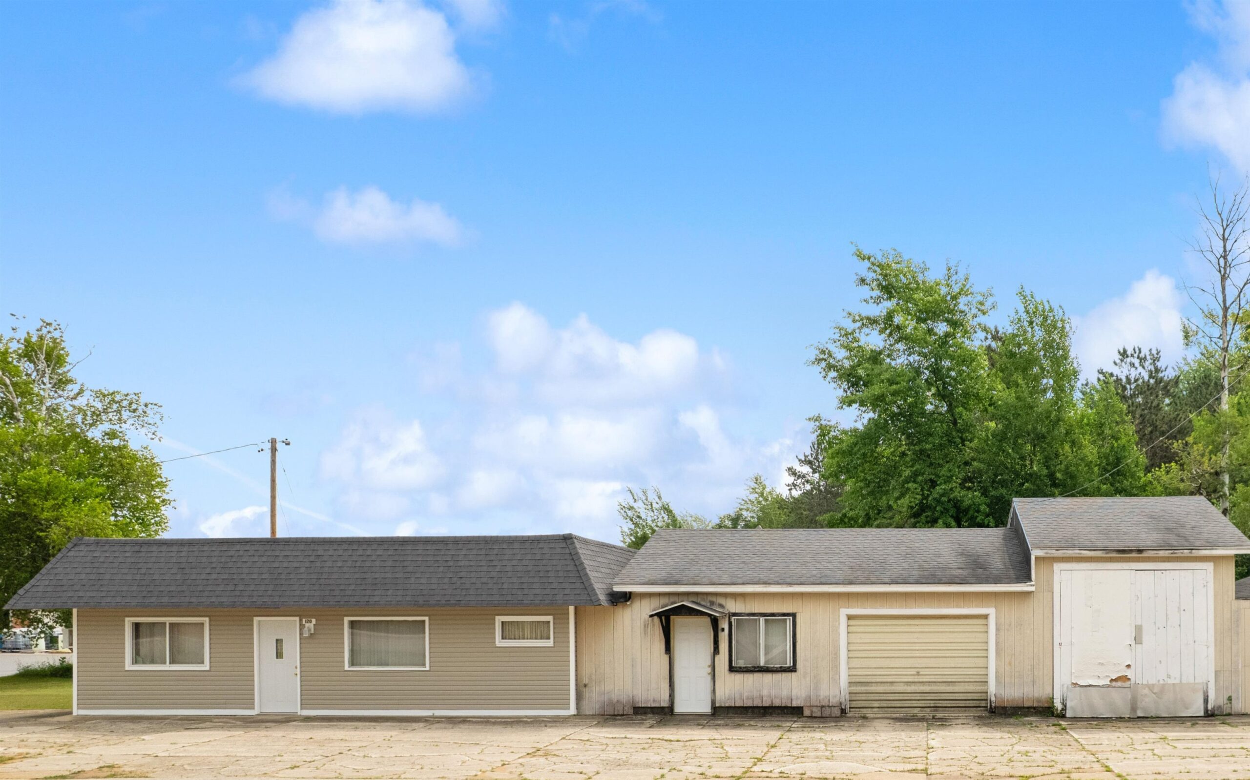 120 MEYER Avenue property preview photograph