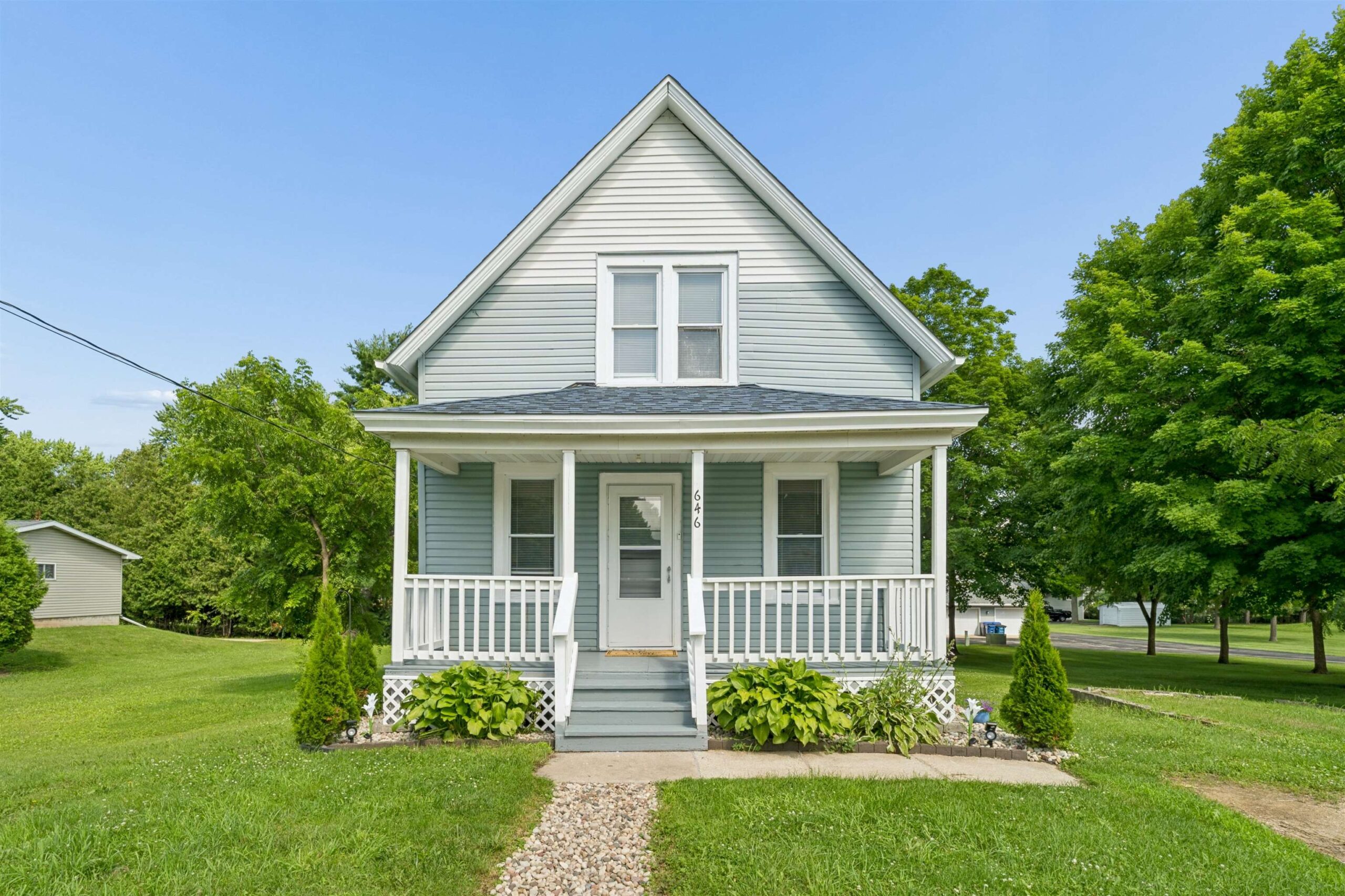 646 S MILL Street property preview photograph