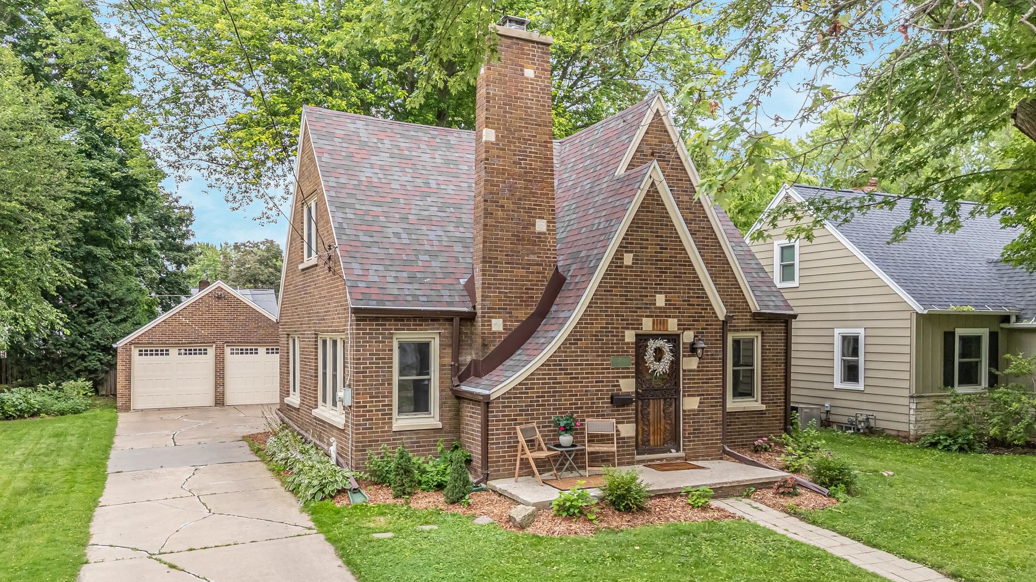 1704 N ERB Street property preview photograph
