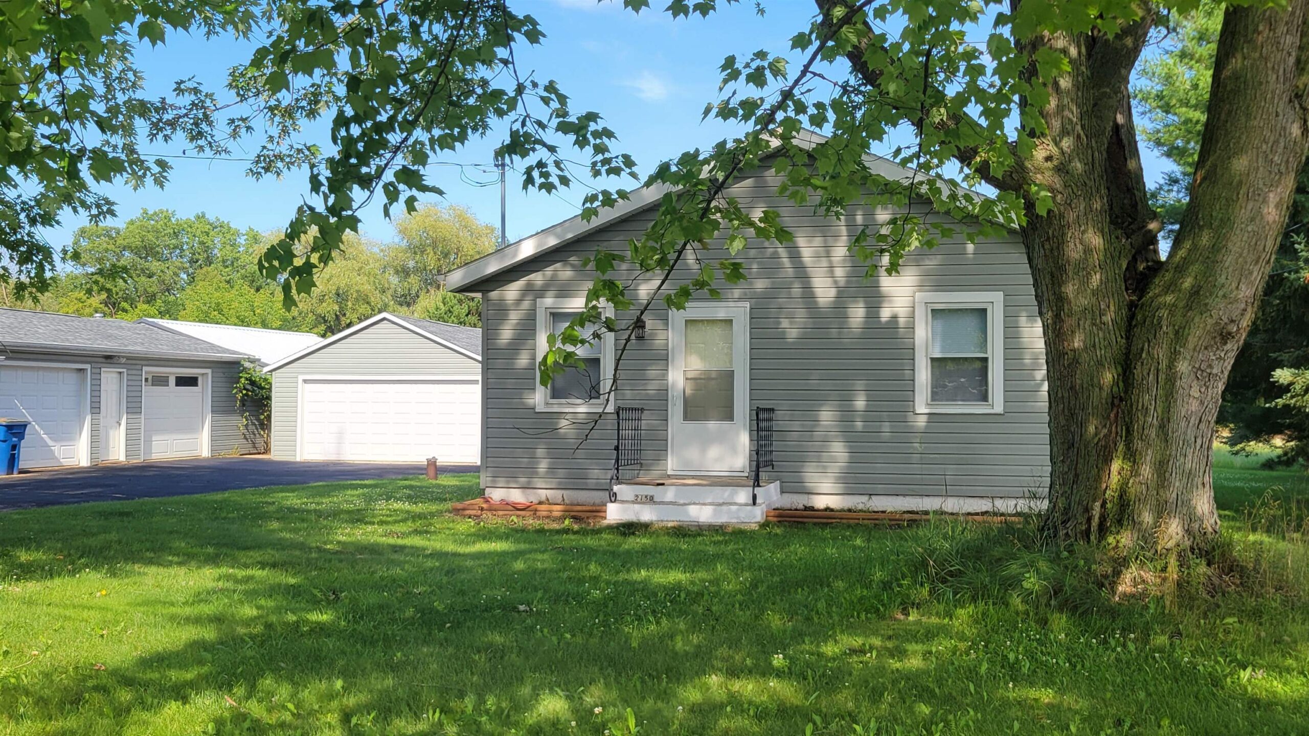 2150 CARDINAL Lane property preview photograph