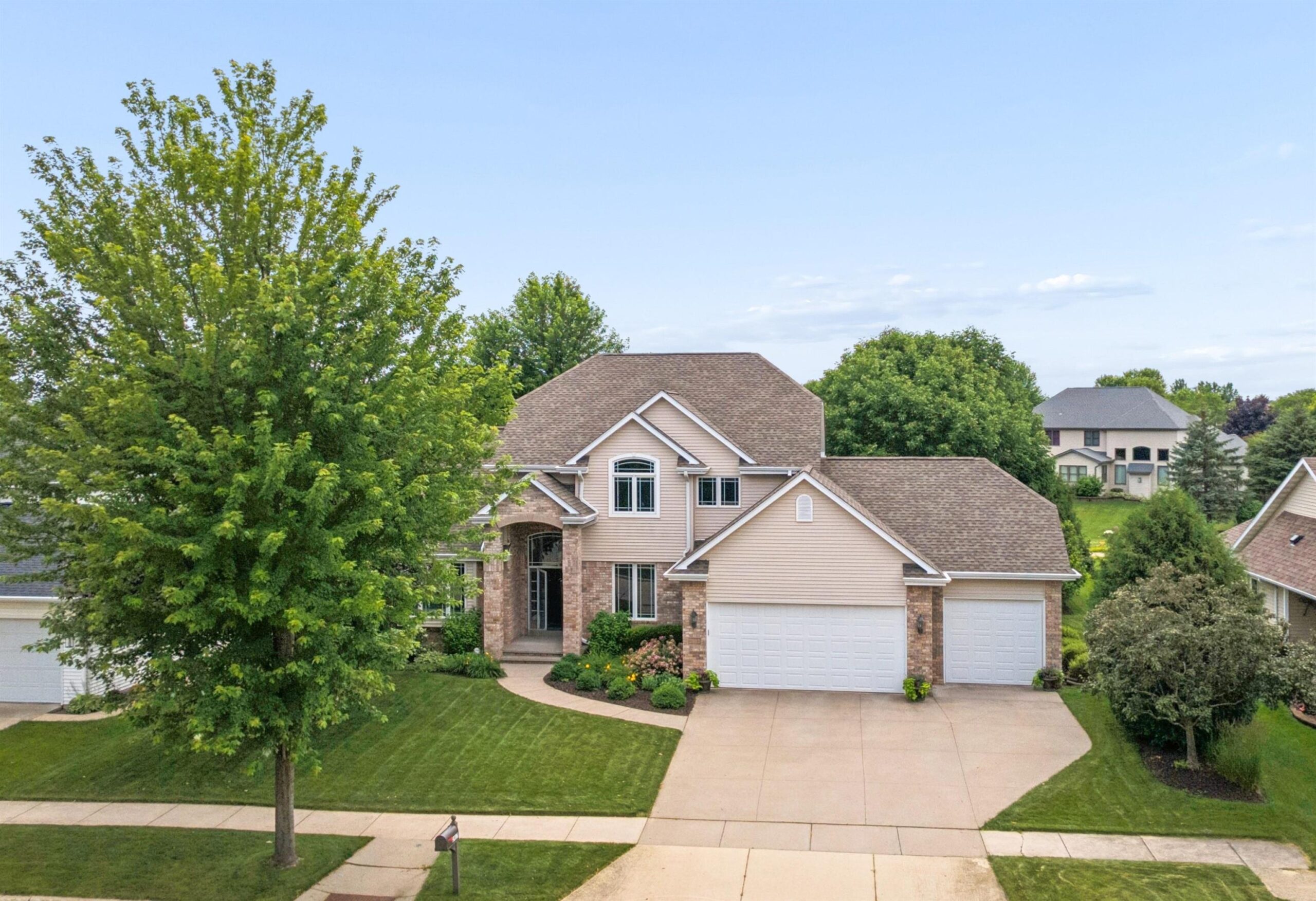 2917 E FALLCREEK Lane property preview photograph