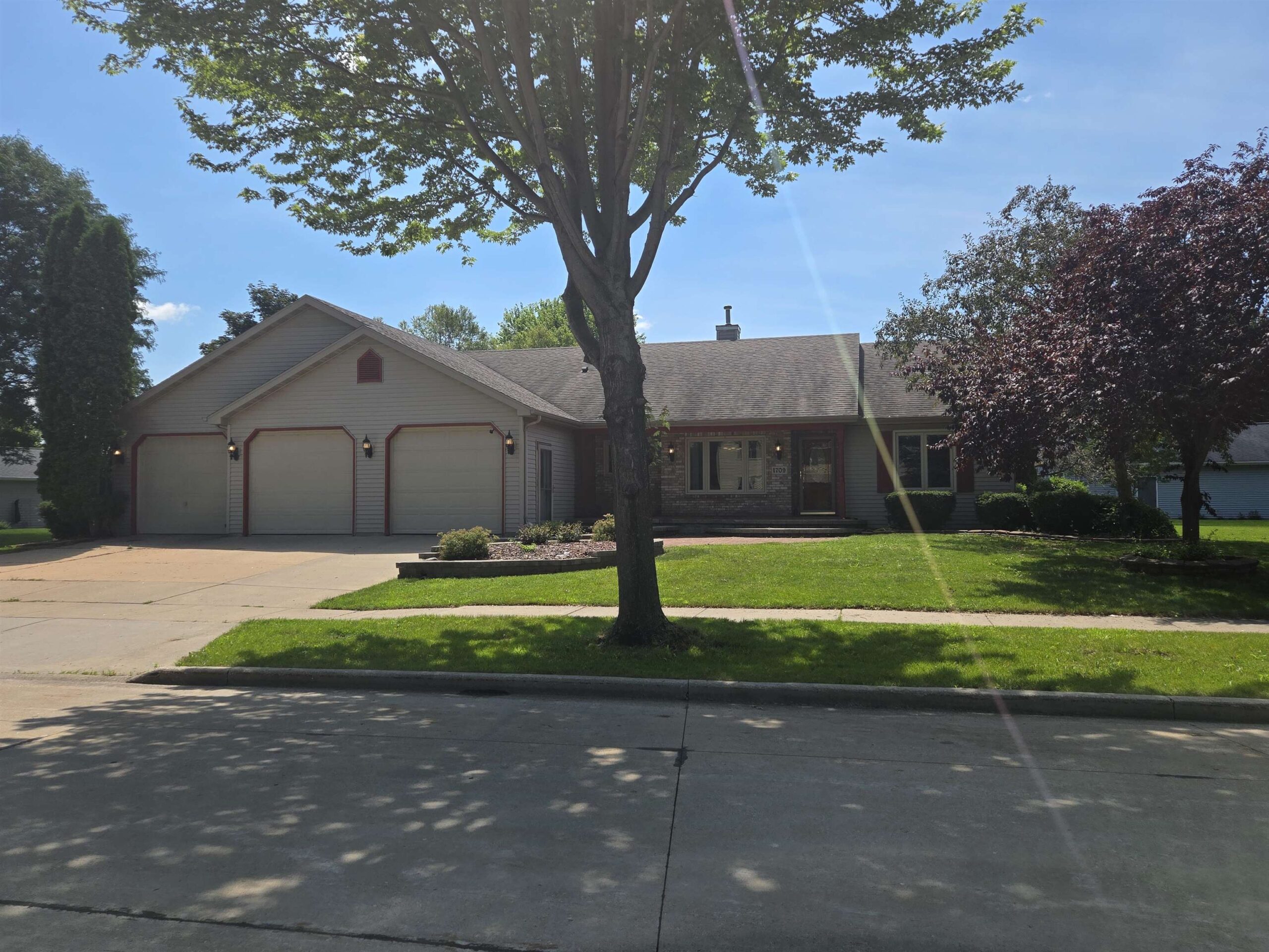 1709 E BAYBERRY Street property preview photograph