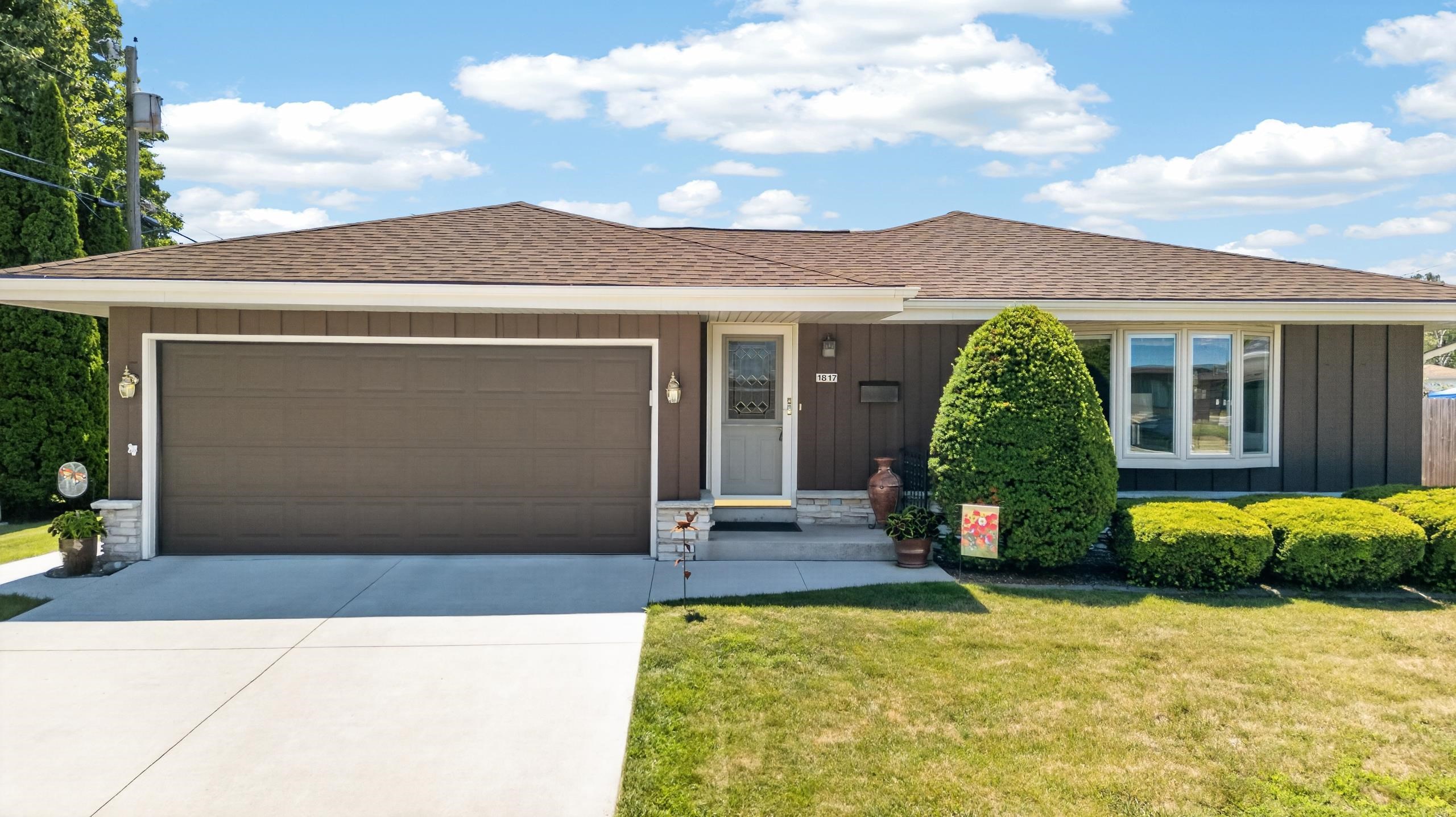1817 MEAD Avenue property preview photograph