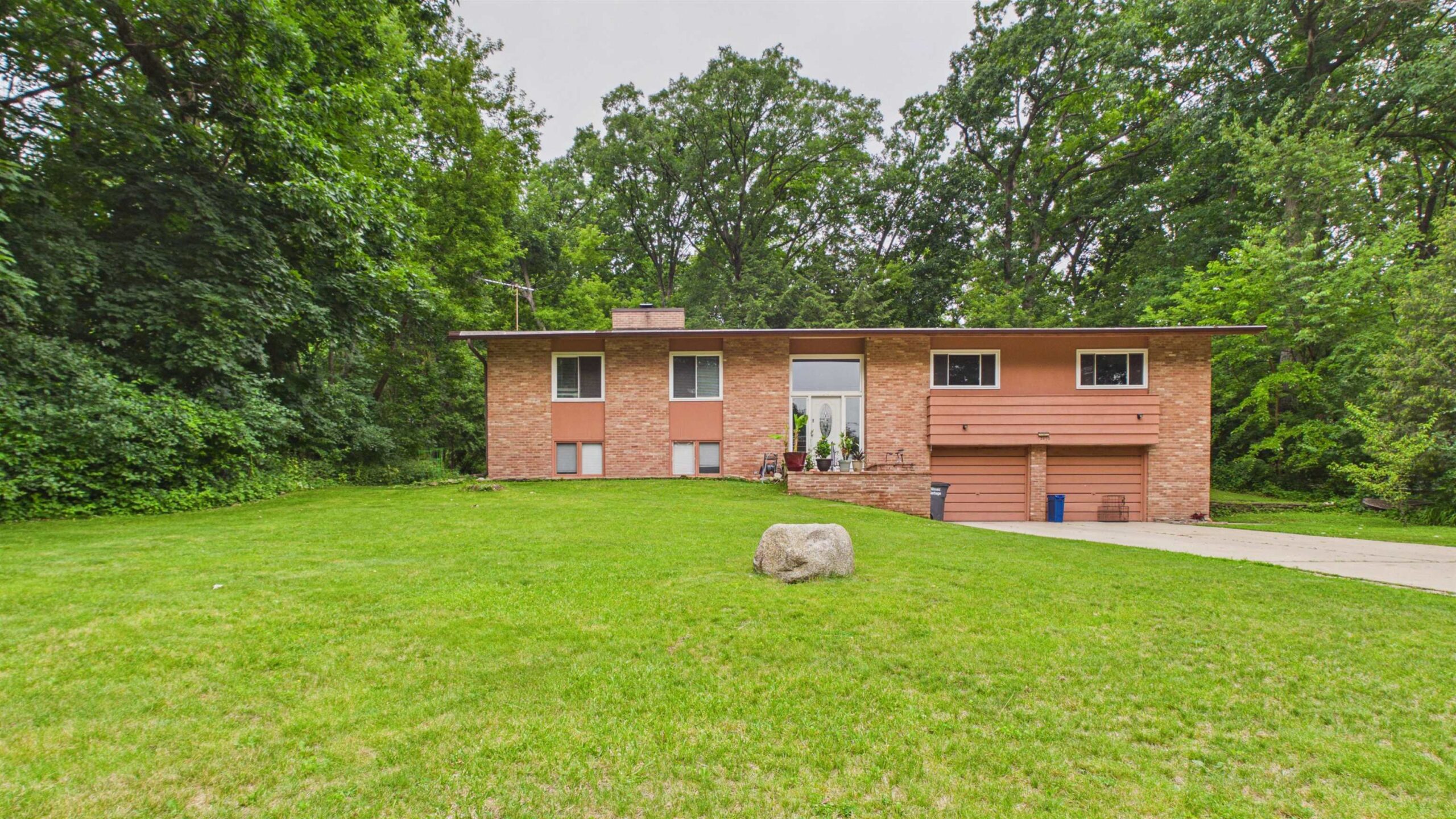 2450 BRENNER Place property preview photograph