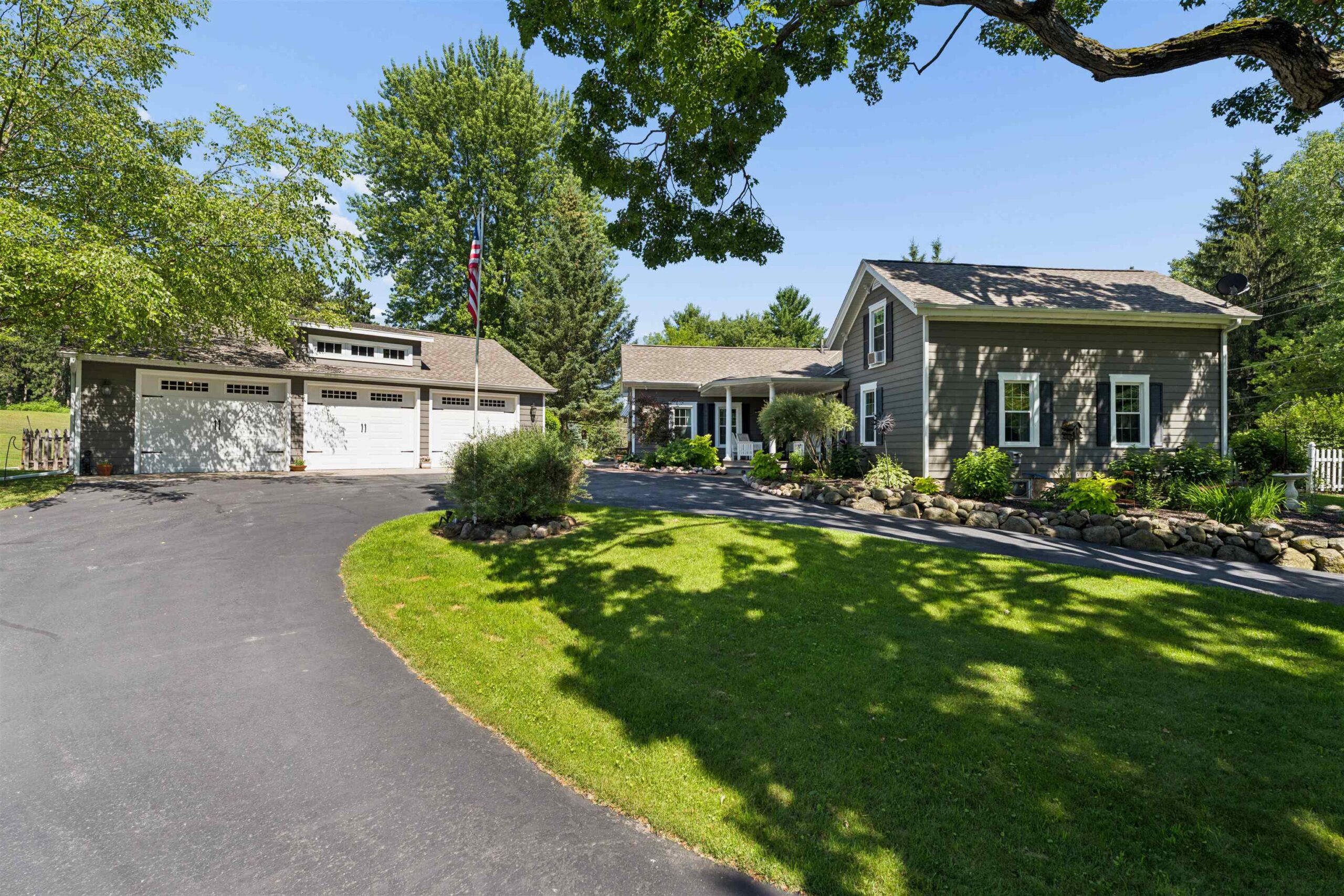 815 GRANDVIEW Road property preview photograph