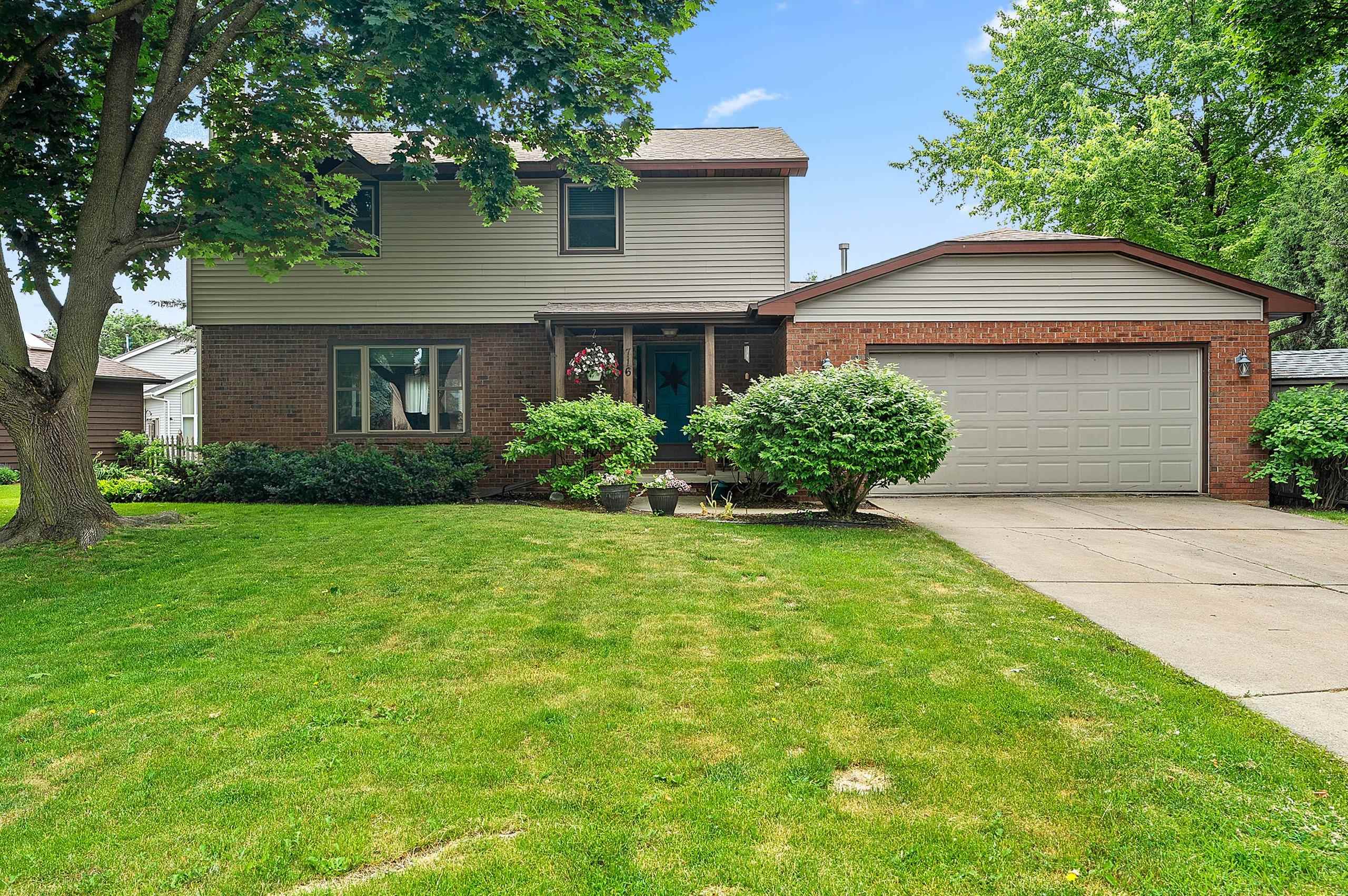 716 EAU CLAIRE Place property preview photograph
