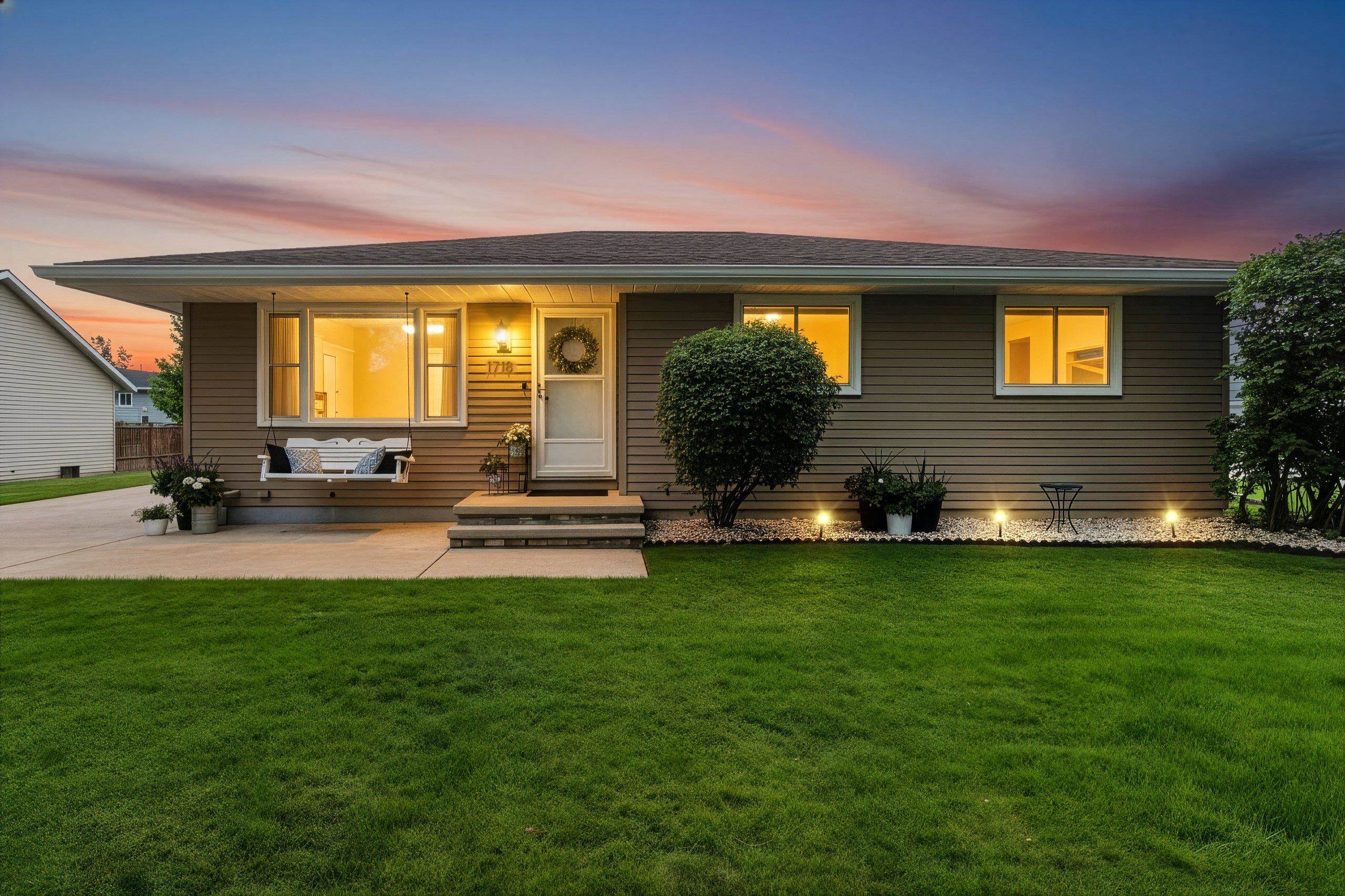 1718 SCHAEFER Circle property preview photograph