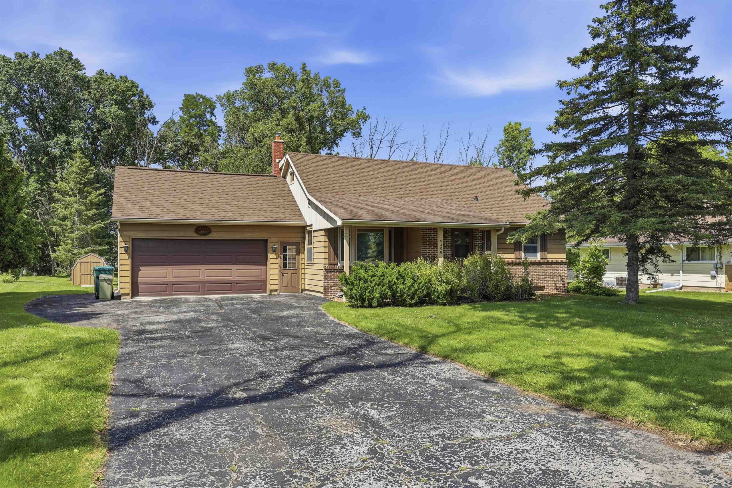 5400 LONG Court property preview photograph