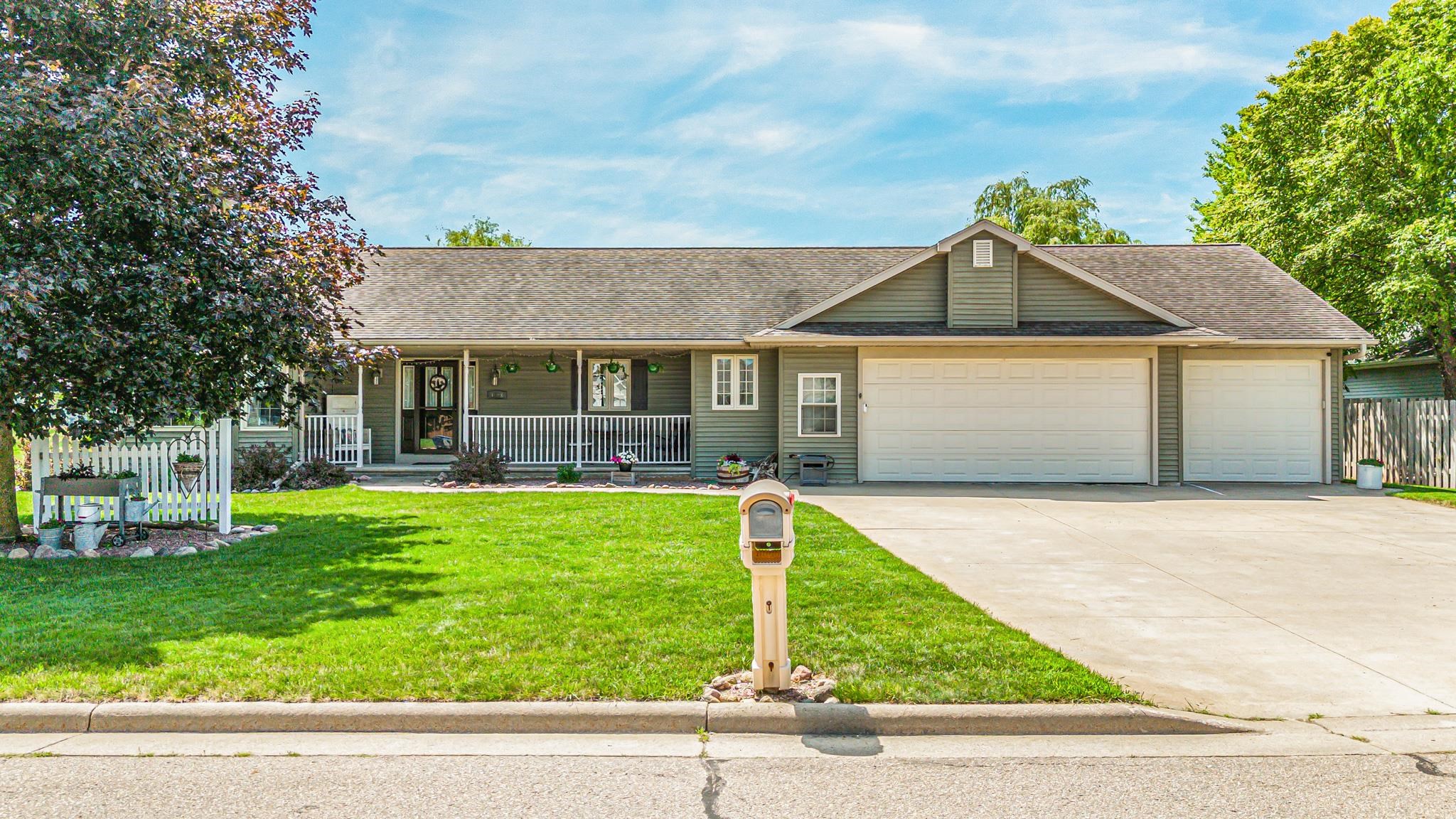 1108 MISTLETOE Lane property preview photograph